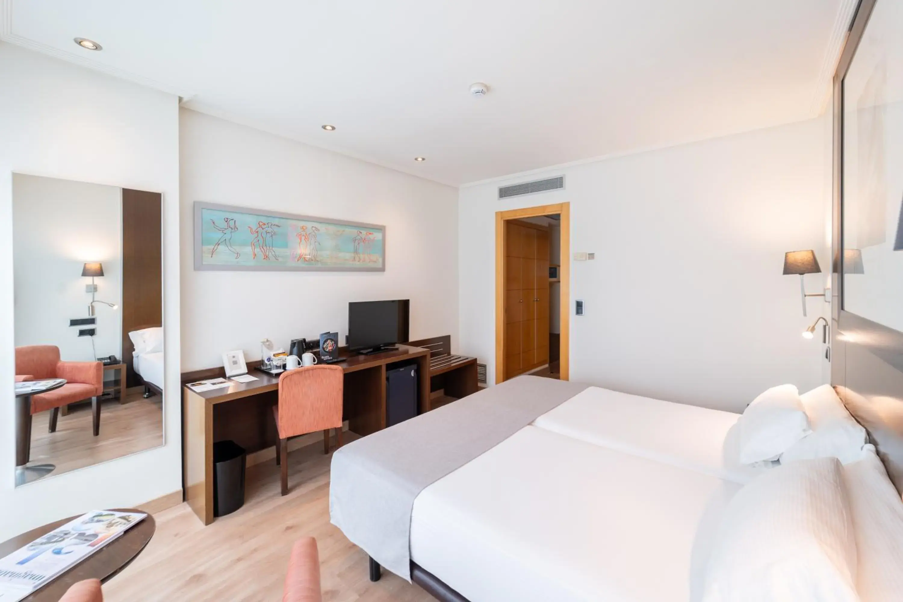 Photo of the whole room, Bed in Abba Playa Gijón Photo of the whole room, Bed in Abba Playa Gijón