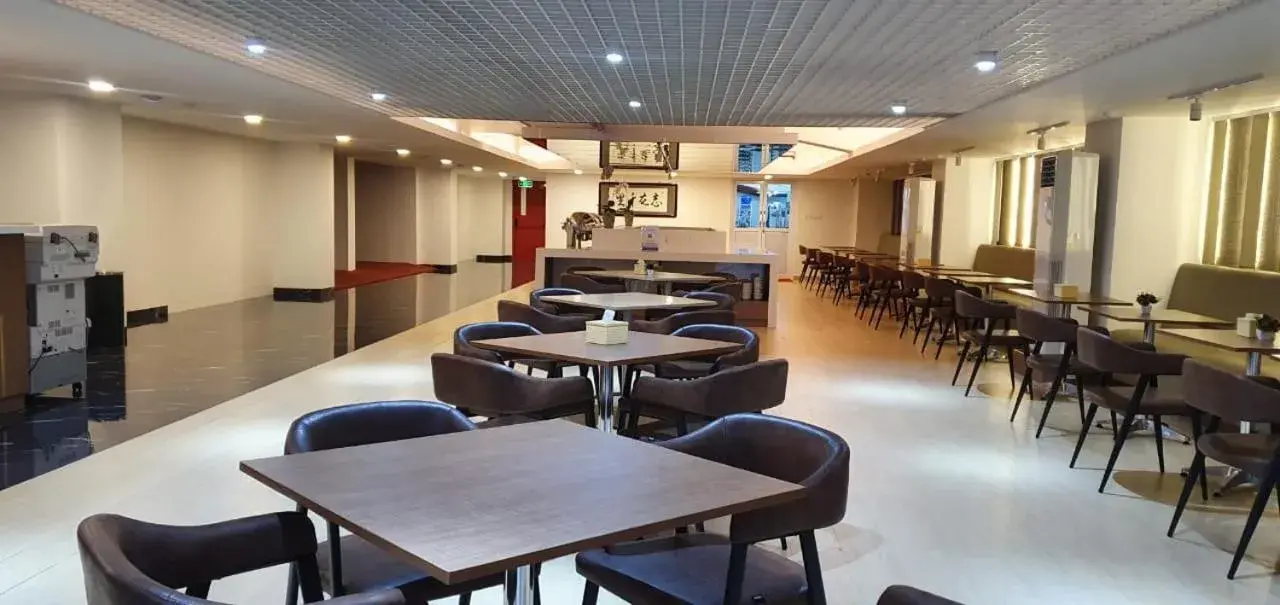 Restaurant/places to eat in Grand G7 Hotel Pasar baru Restaurant/places to eat in Grand G7 Hotel Pasar baru