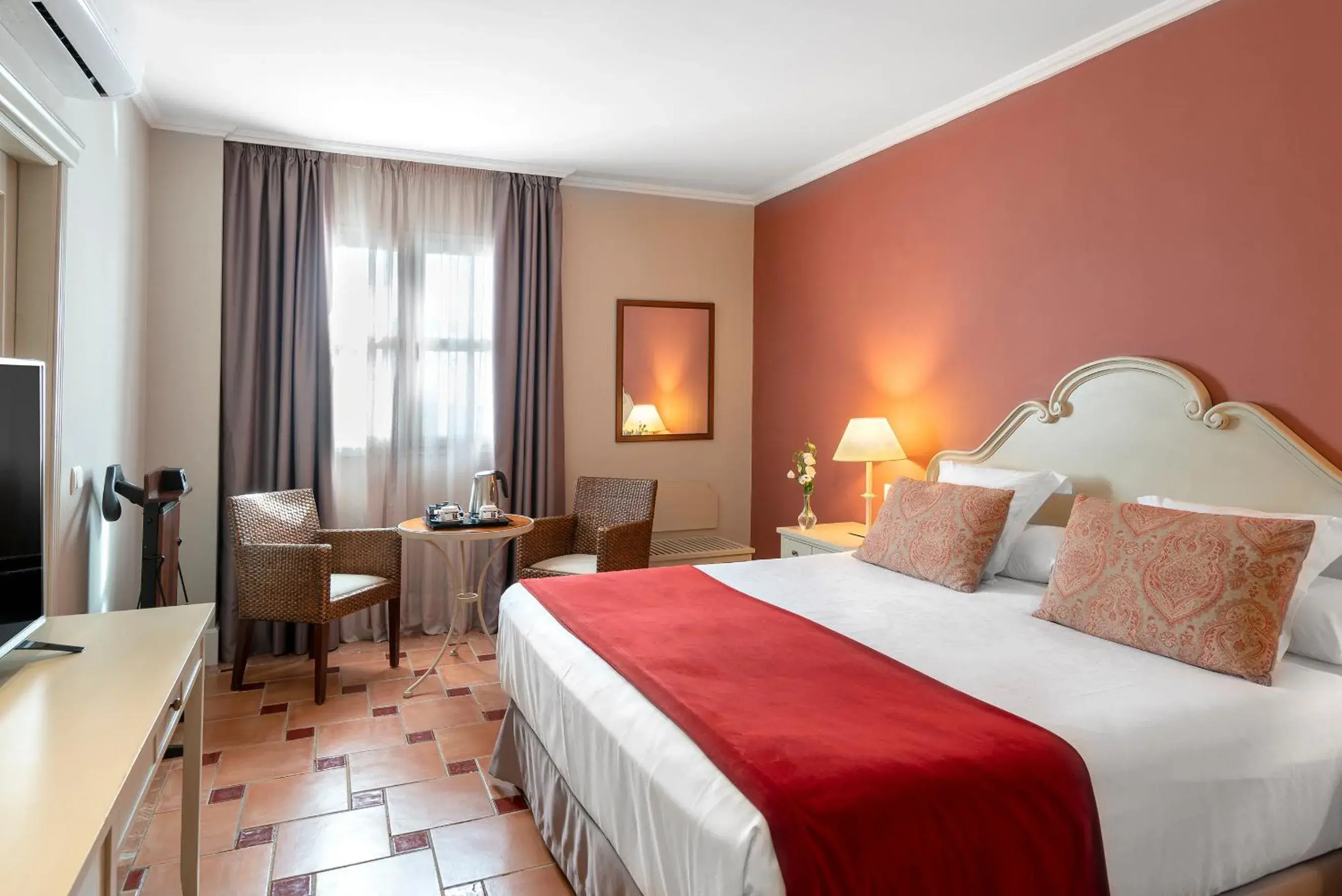 Coffee/tea facilities, Bed in Vincci La Rabida Coffee/tea facilities, Bed in Vincci La Rabida