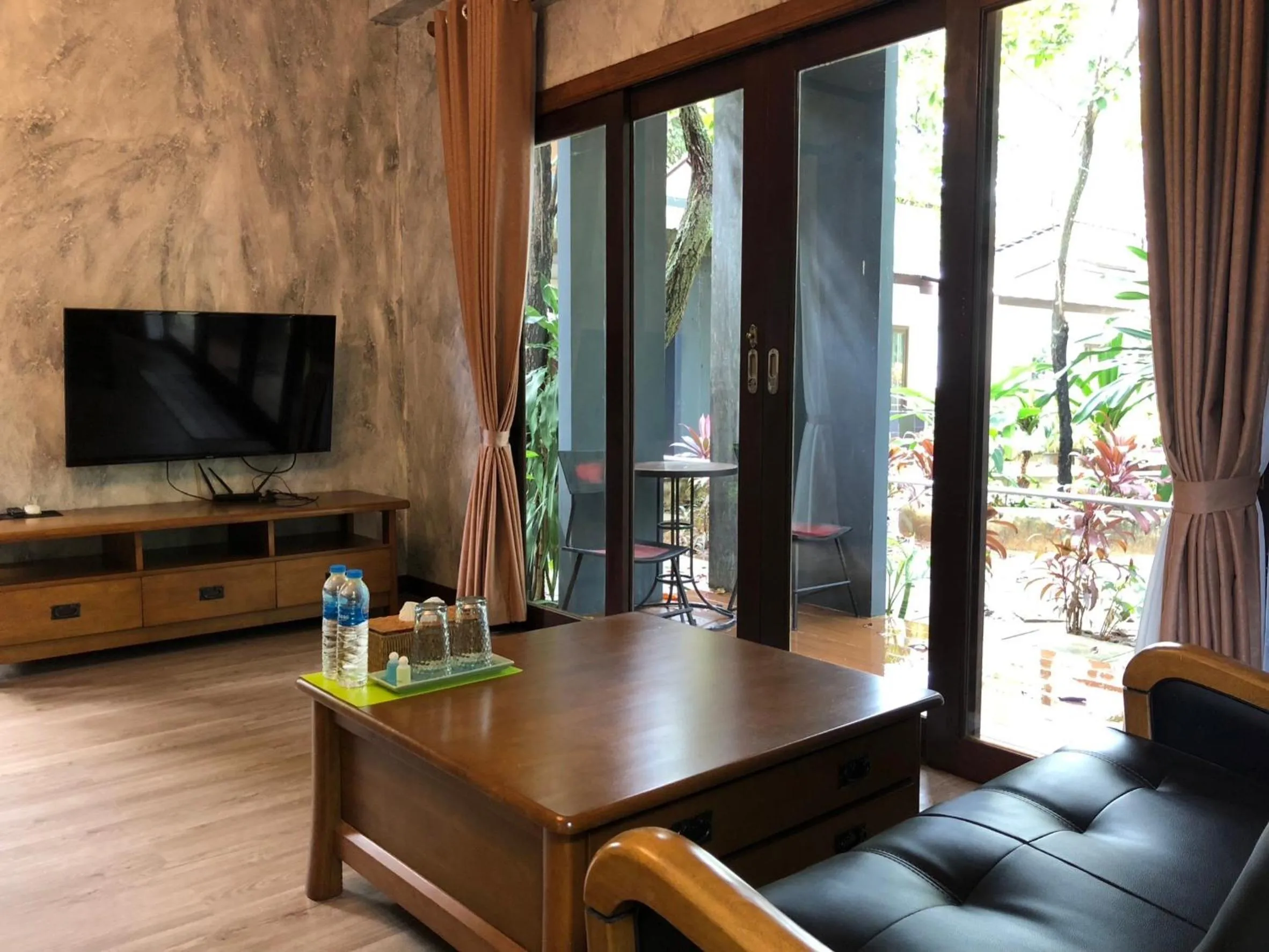 Communal lounge/ TV room in Likita Resort