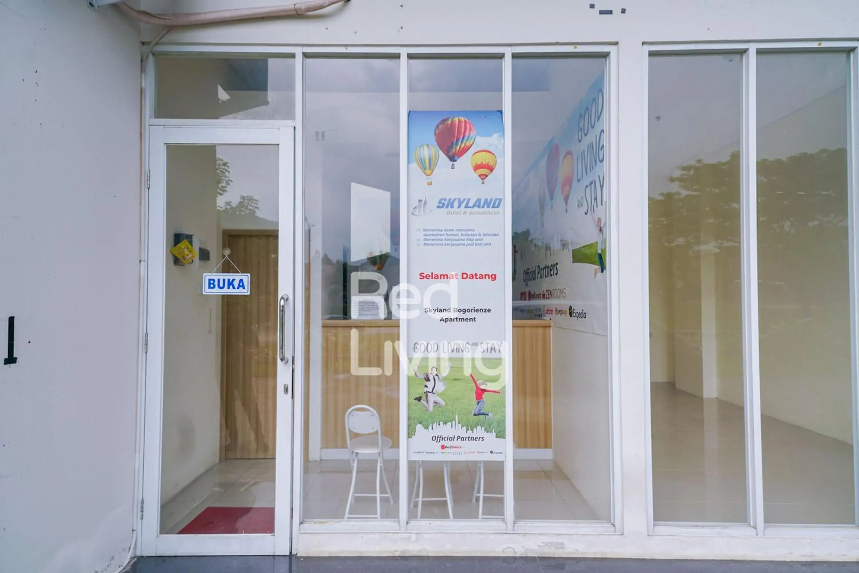 Lobby or reception in RedLiving Apartemen Bogorienze Resort - Skyland Tower A Lobby or reception in RedLiving Apartemen Bogorienze Resort - Skyland Tower A