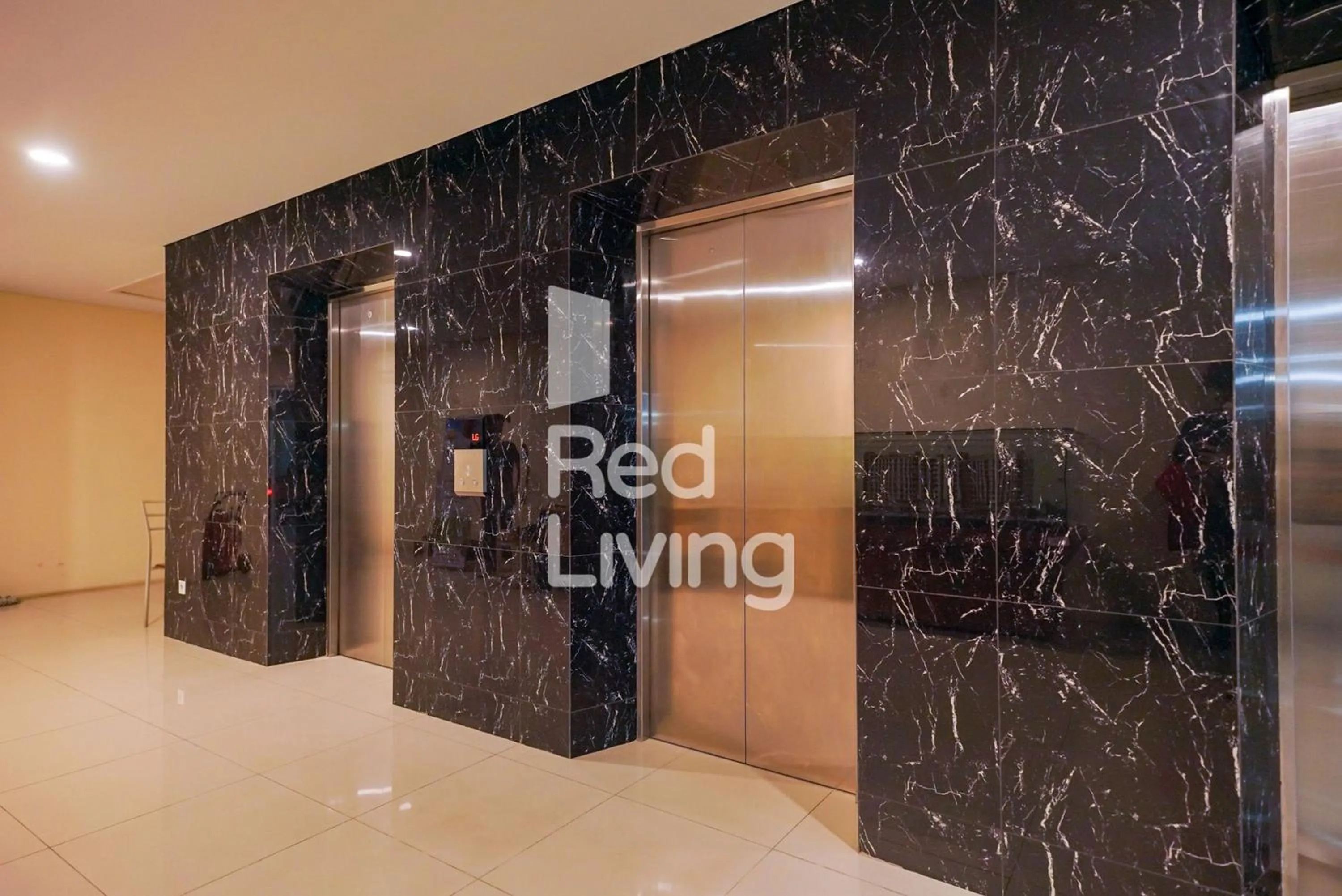 elevator in RedLiving Apartemen Bogorienze Resort - Skyland Tower A