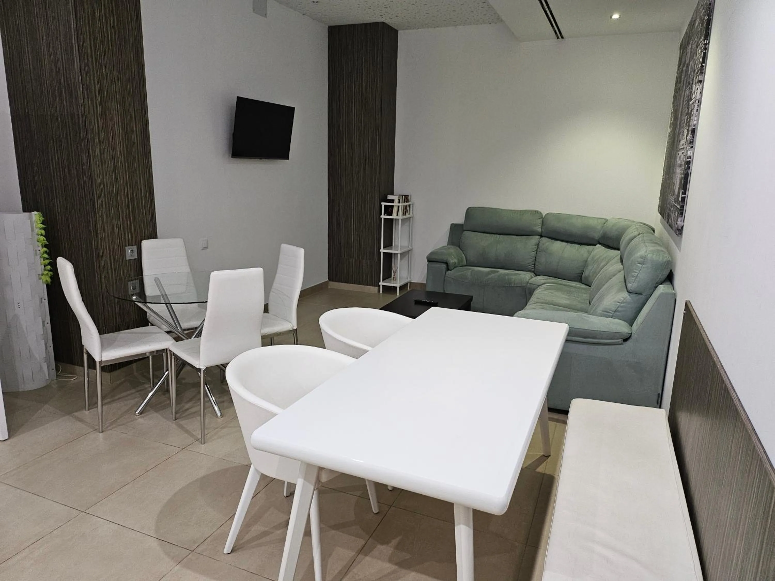 Communal lounge/ TV room in Gran Hotel Botánicos