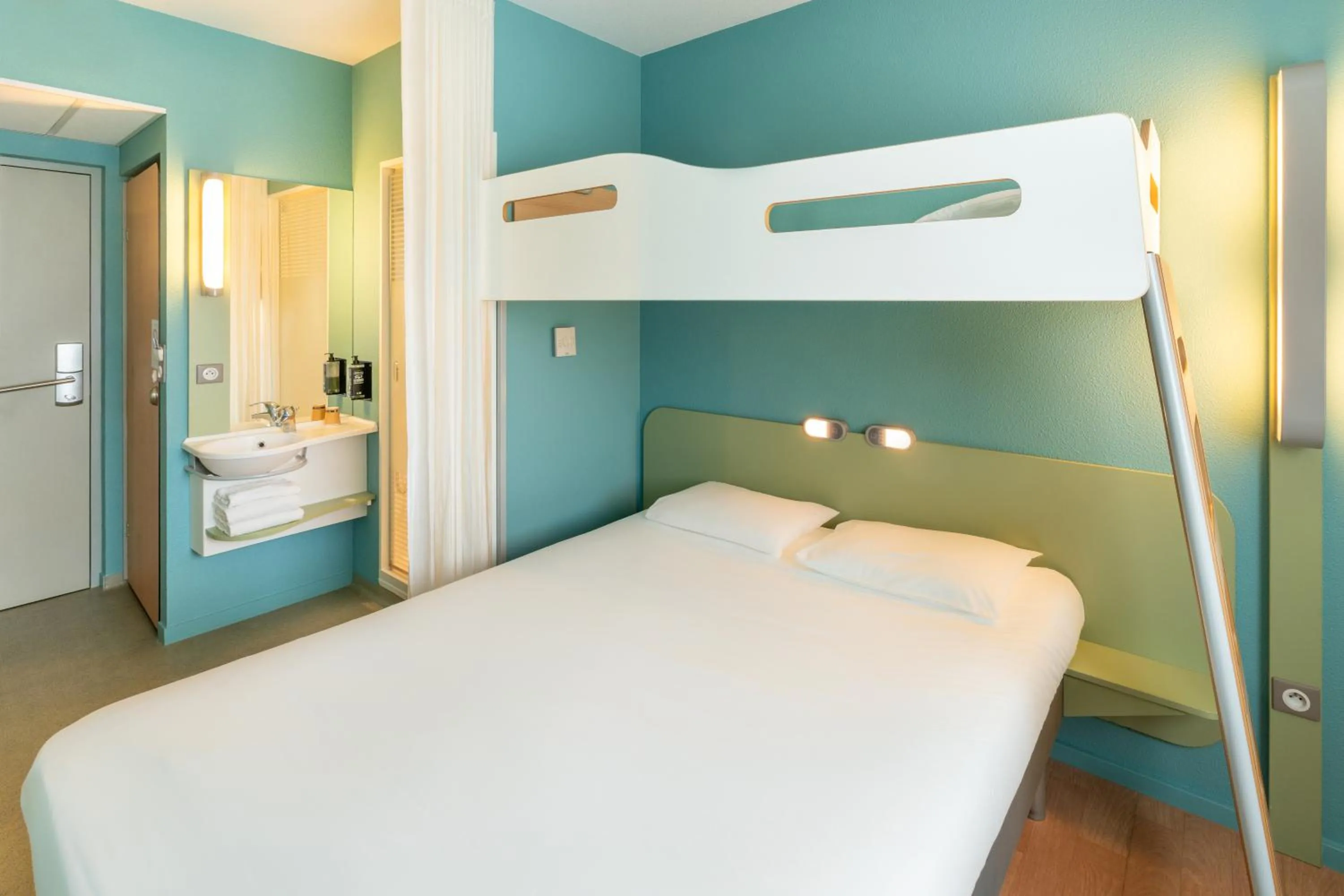 Bed in Ibis budget Les Sables d'Olonne