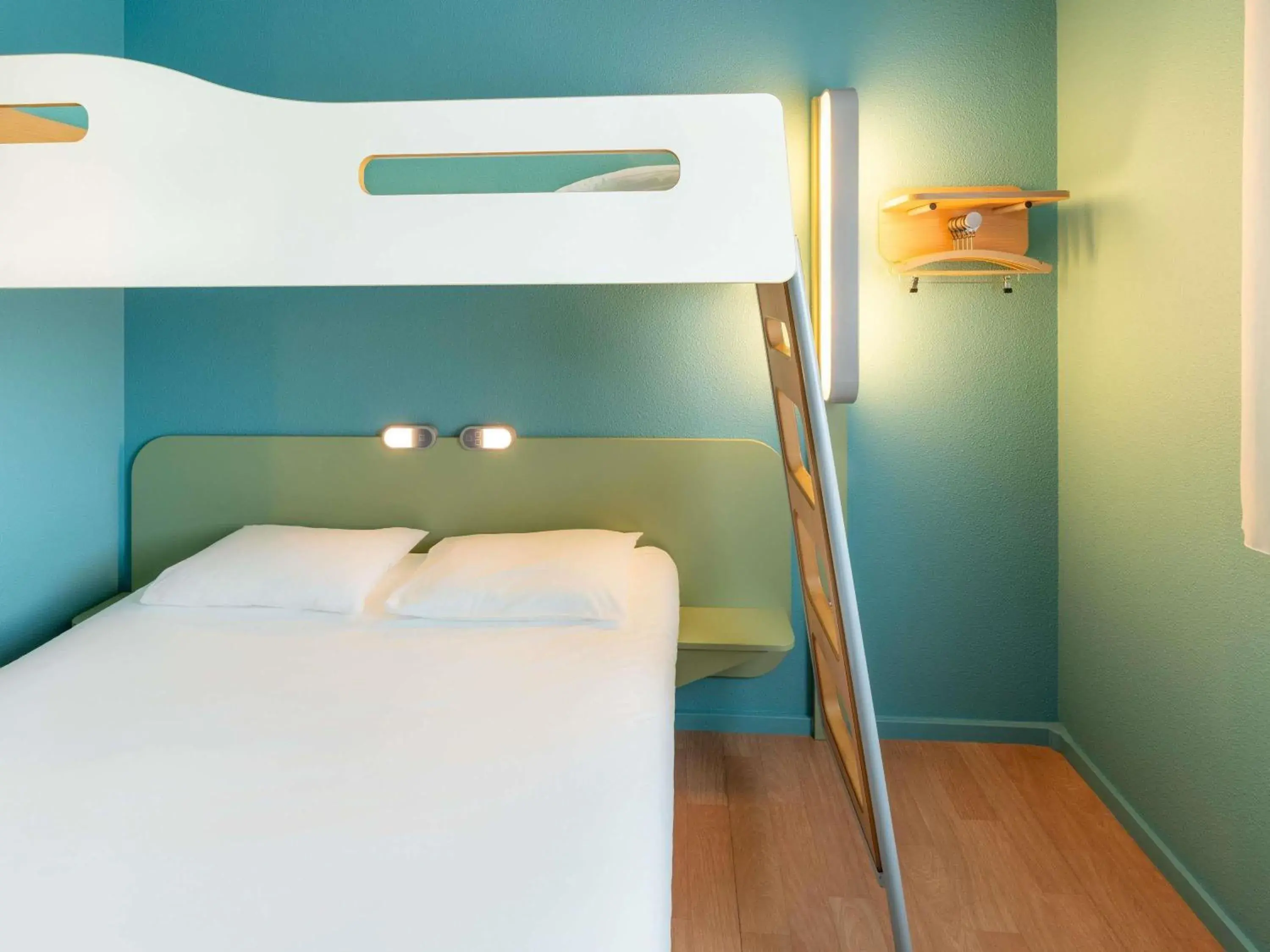 Bedroom, Bed in Ibis budget Les Sables d'Olonne Bedroom, Bed in Ibis budget Les Sables d'Olonne