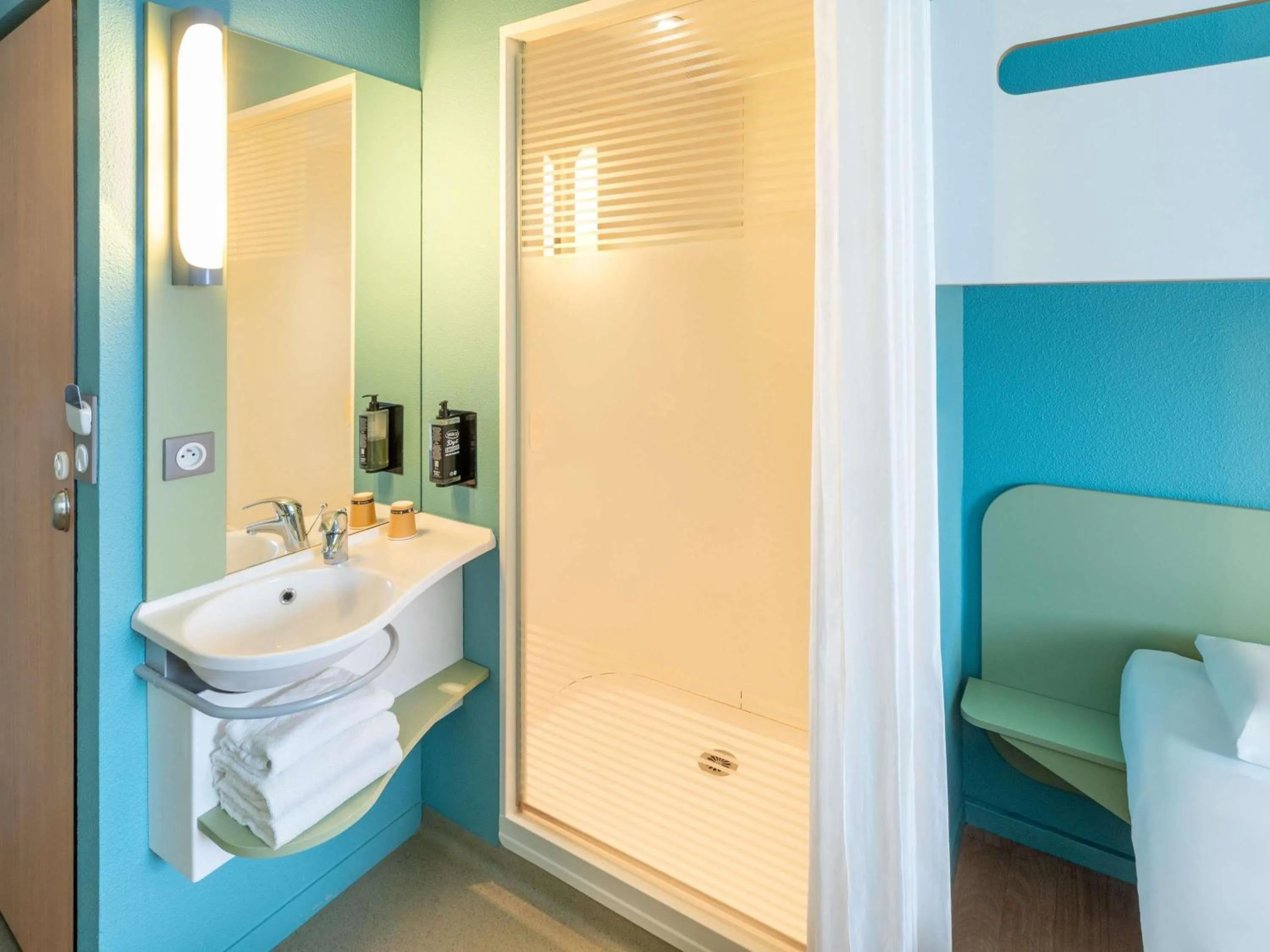 Bedroom in Ibis budget Les Sables d'Olonne