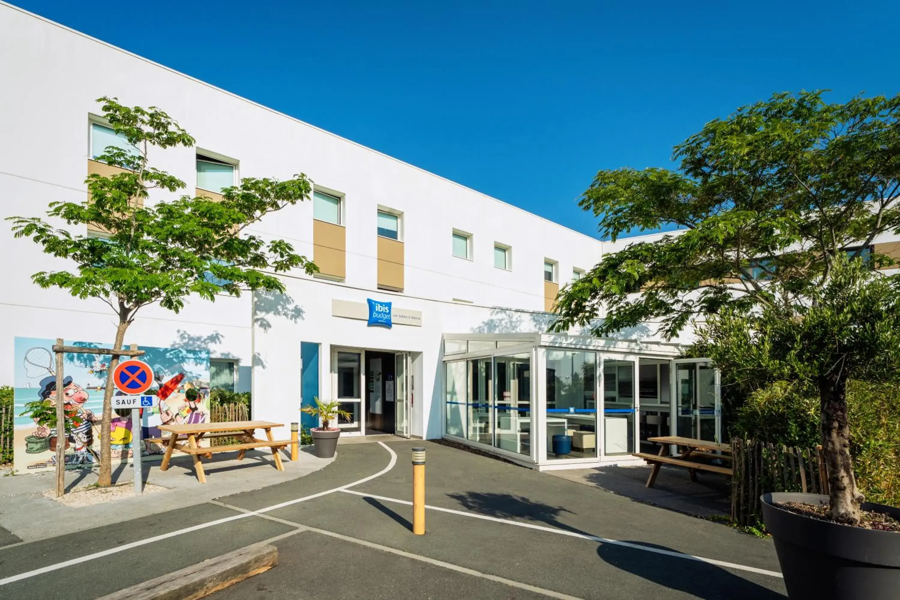 Facade/entrance in Ibis budget Les Sables d'Olonne Facade/entrance in Ibis budget Les Sables d'Olonne