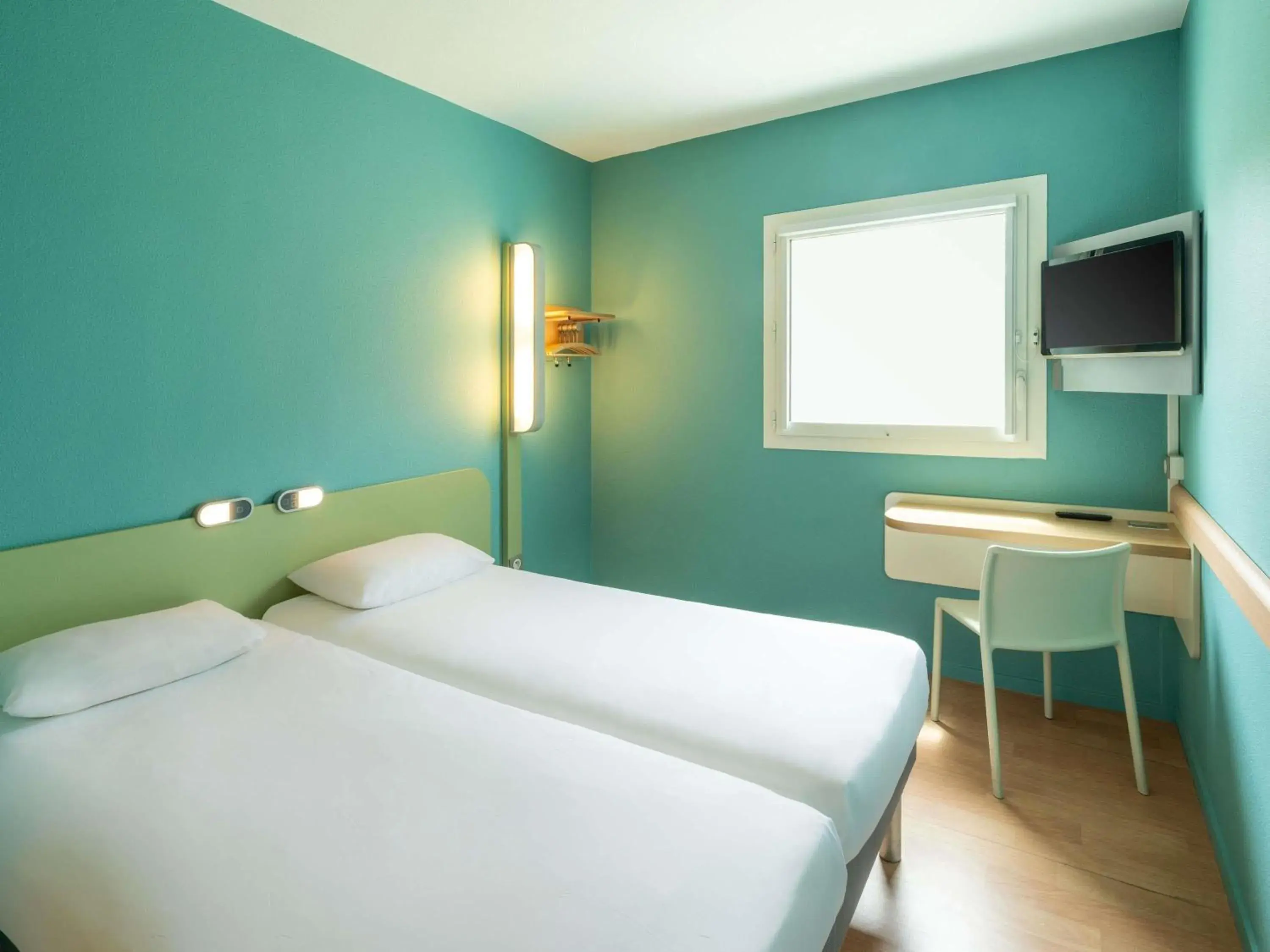 Bedroom, Bed in Ibis budget Les Sables d'Olonne Bedroom, Bed in Ibis budget Les Sables d'Olonne