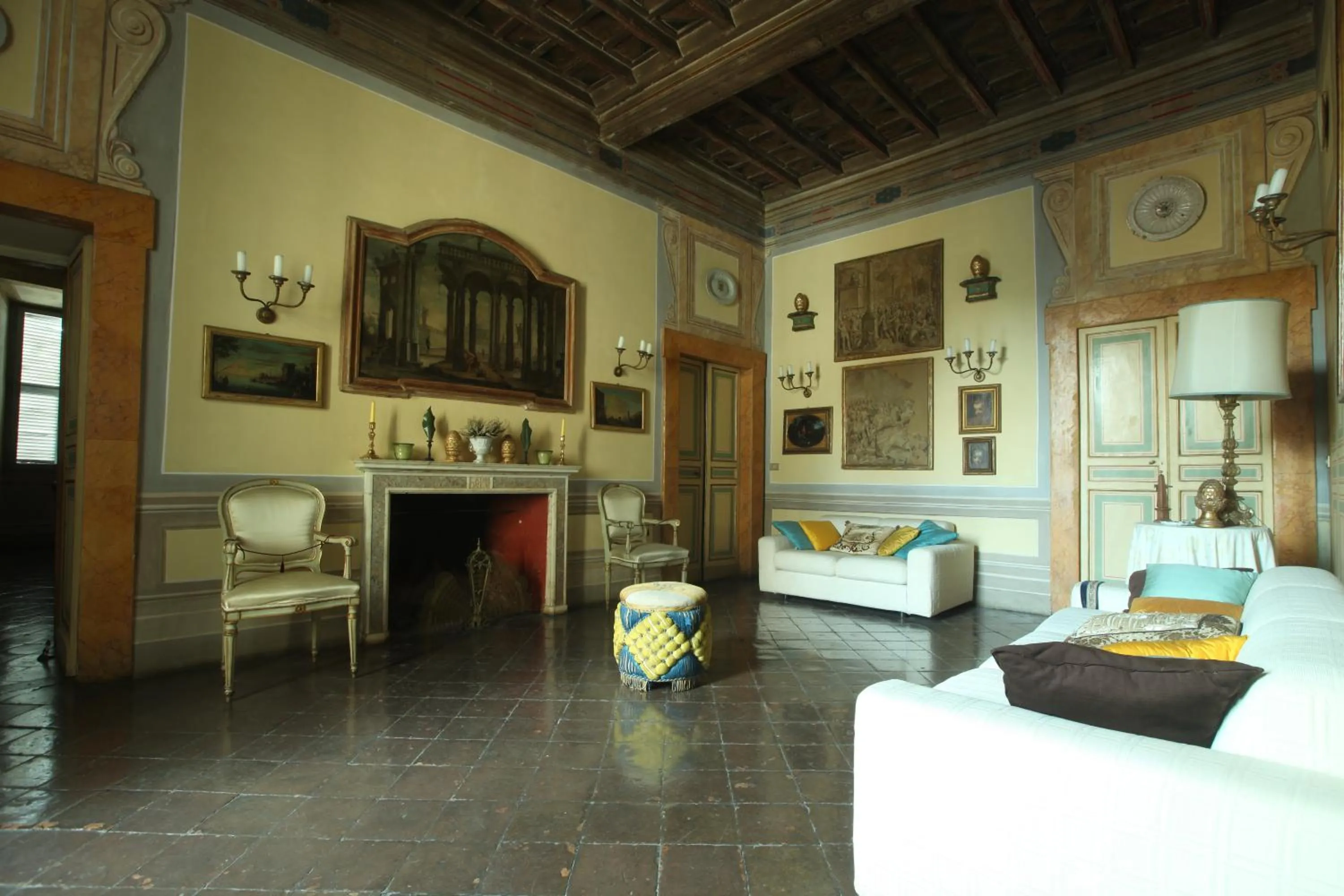 Communal lounge/ TV room in VesConte Residenza D'epoca dal 1533