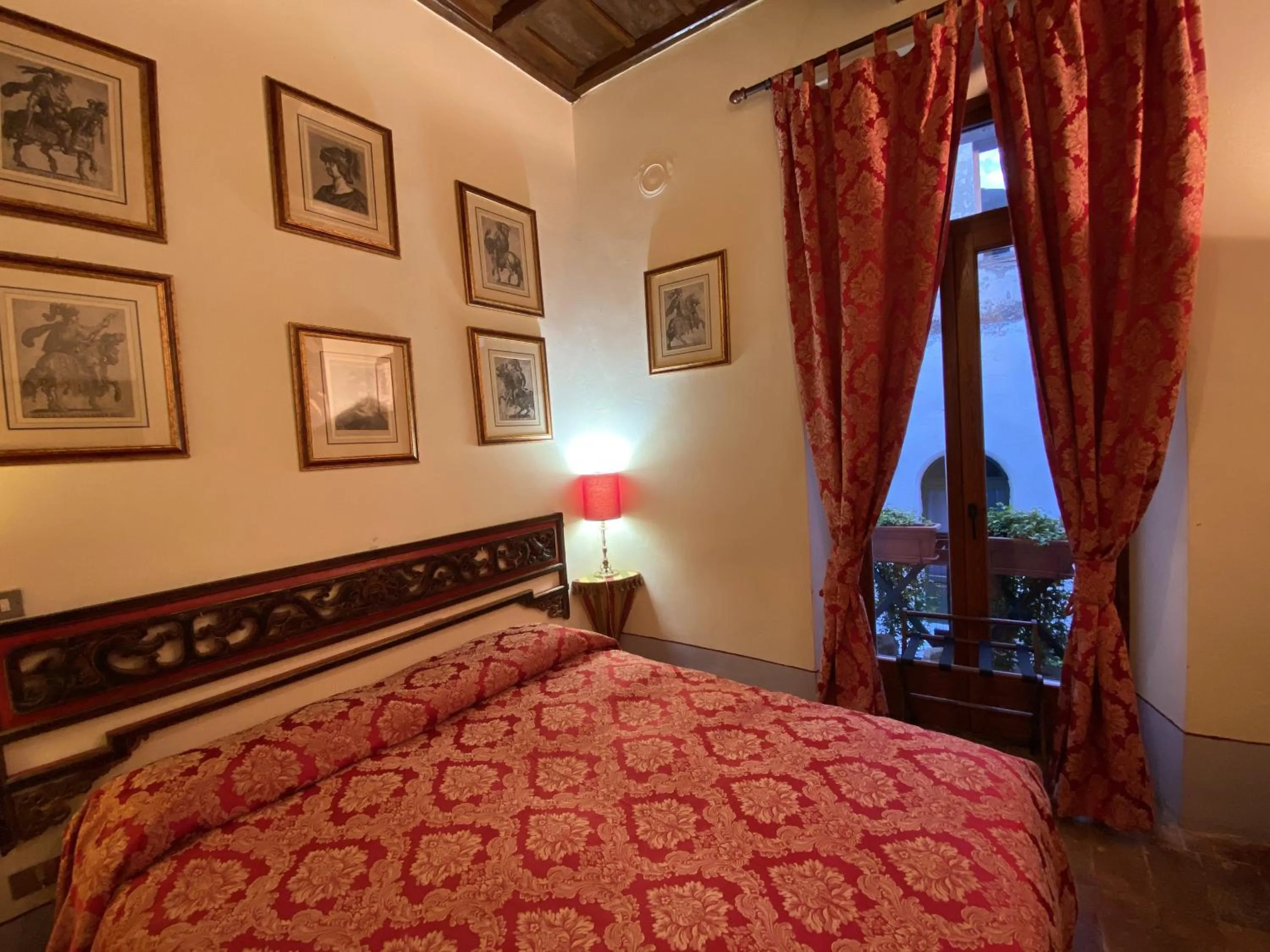 Bed in VesConte Residenza D'epoca dal 1533