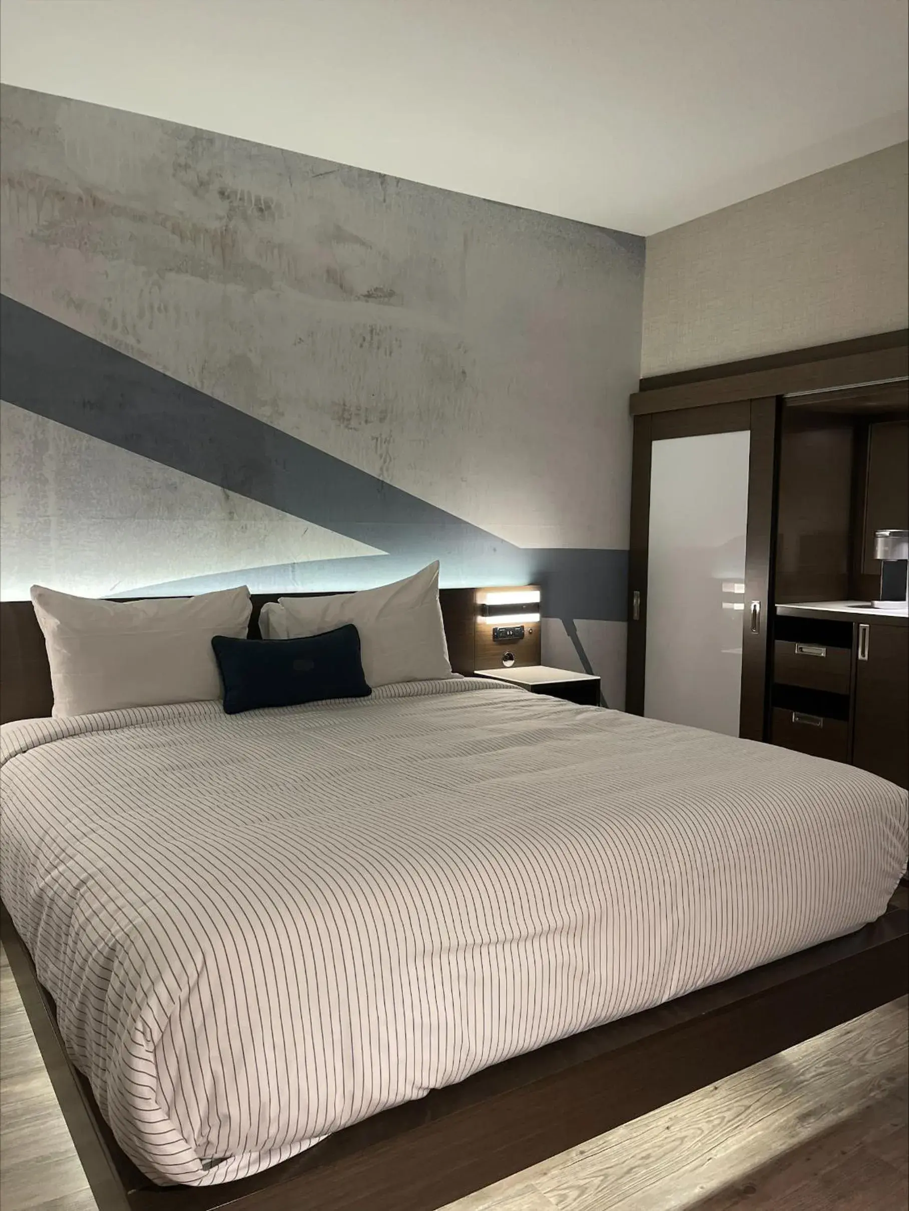 King Room - Accessible/Non Smoking in Cambria Hotel Minneapolis Downtown King Room - Accessible/Non Smoking in Cambria Hotel Minneapolis Downtown