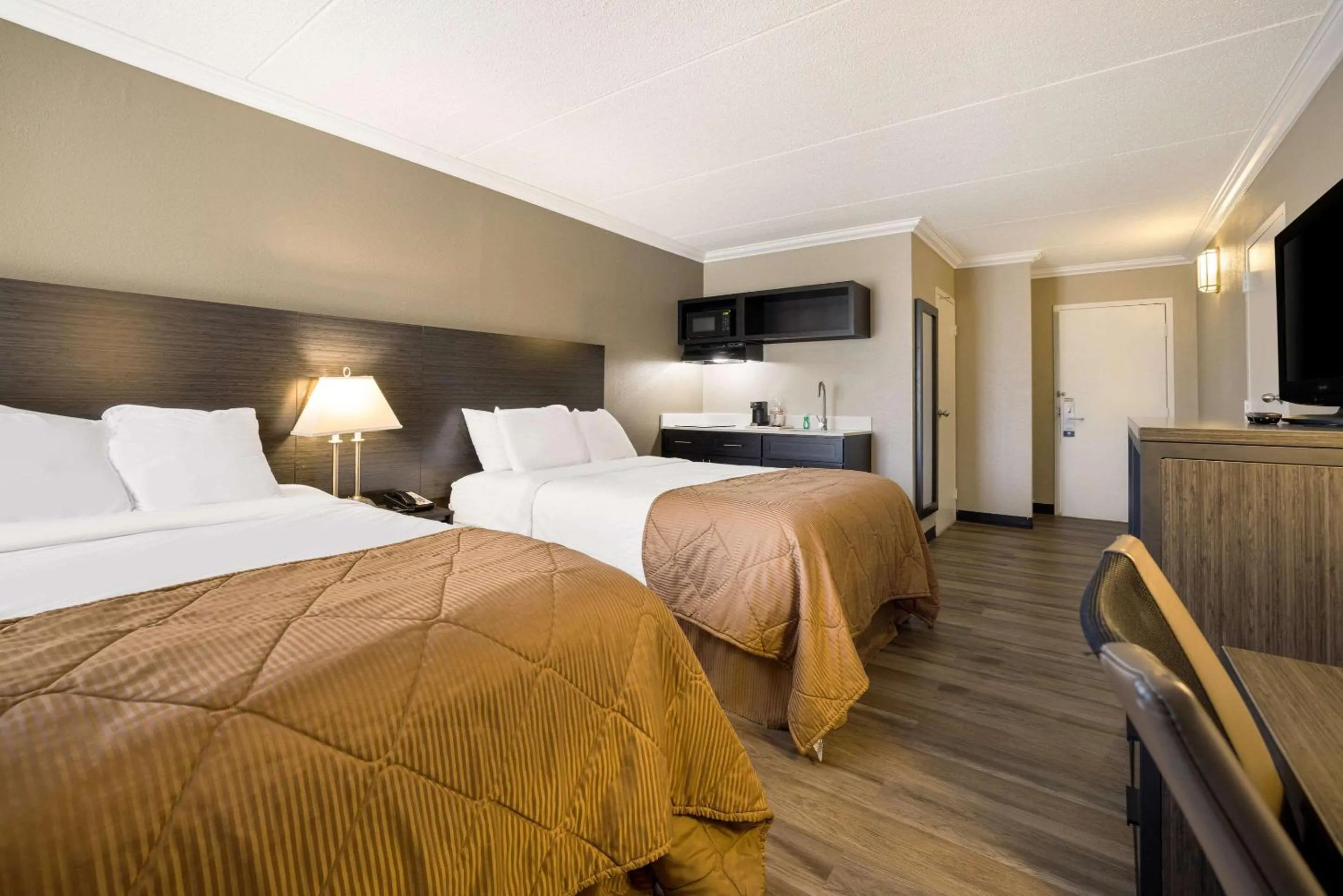 Bedroom in Suburban Studios Syracuse Fairgrounds