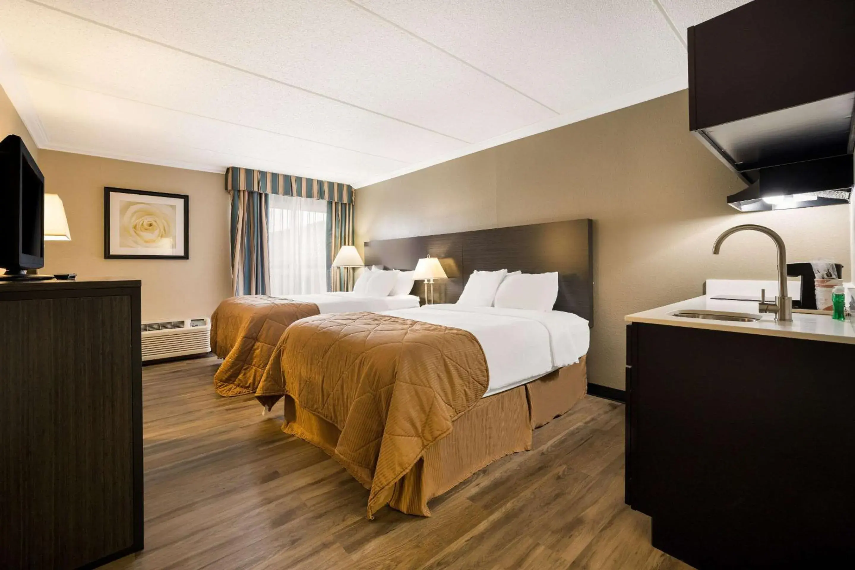 Bedroom in Suburban Studios Syracuse Fairgrounds Bedroom in Suburban Studios Syracuse Fairgrounds