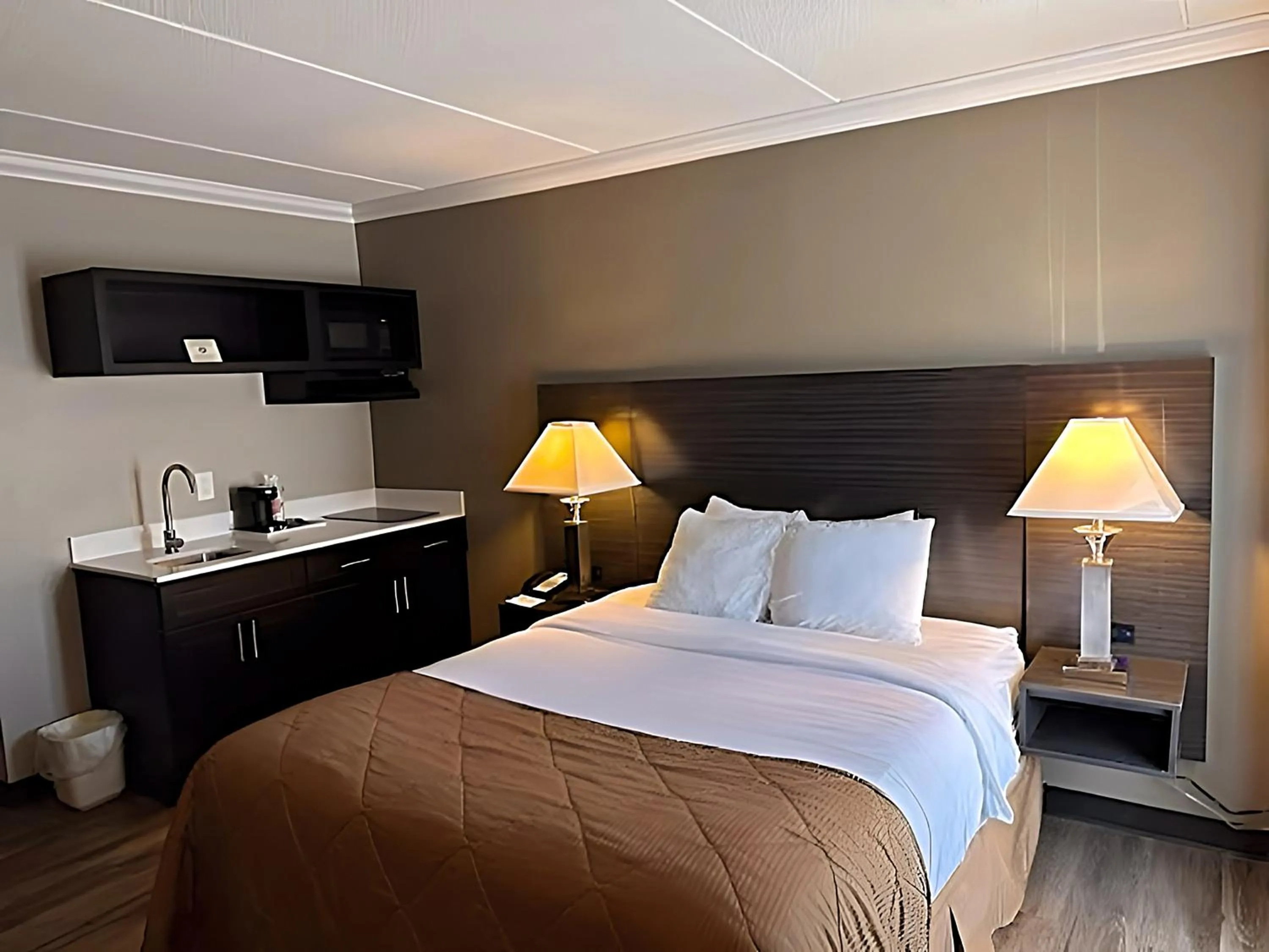 Photo of the whole room in Suburban Studios Syracuse Fairgrounds