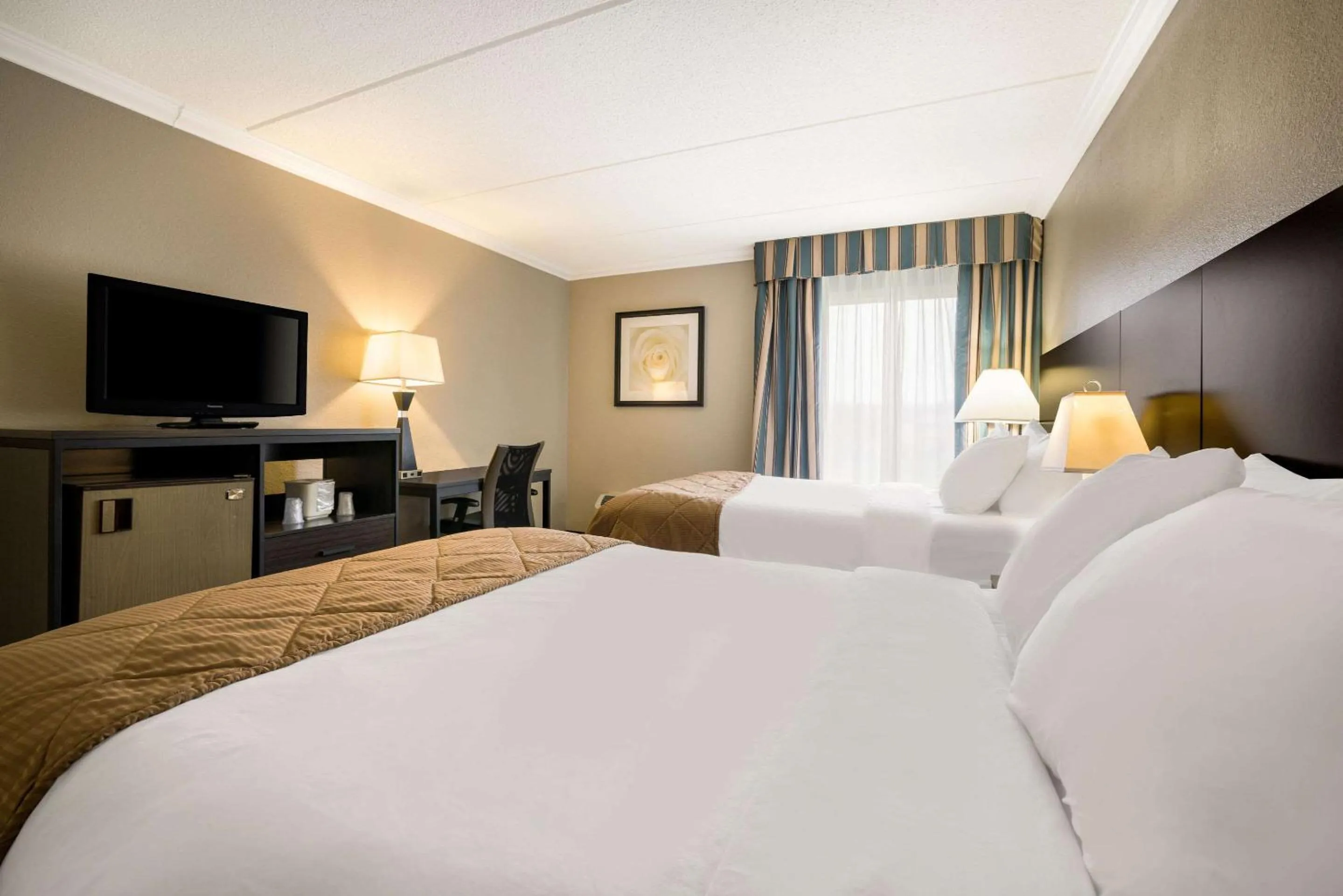 Bedroom in Suburban Studios Syracuse Fairgrounds