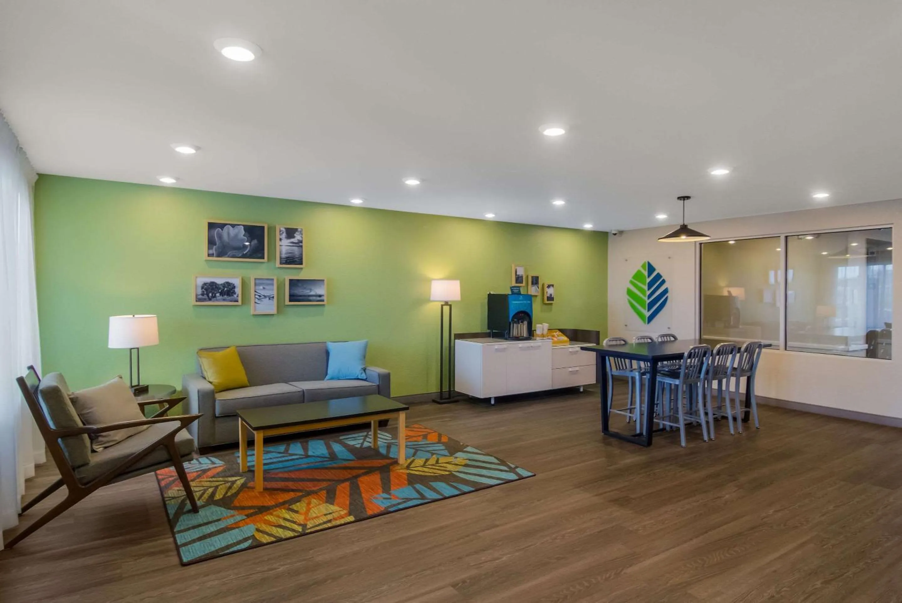 Lobby or reception in WoodSpring Suites Jacksonville Orange Park