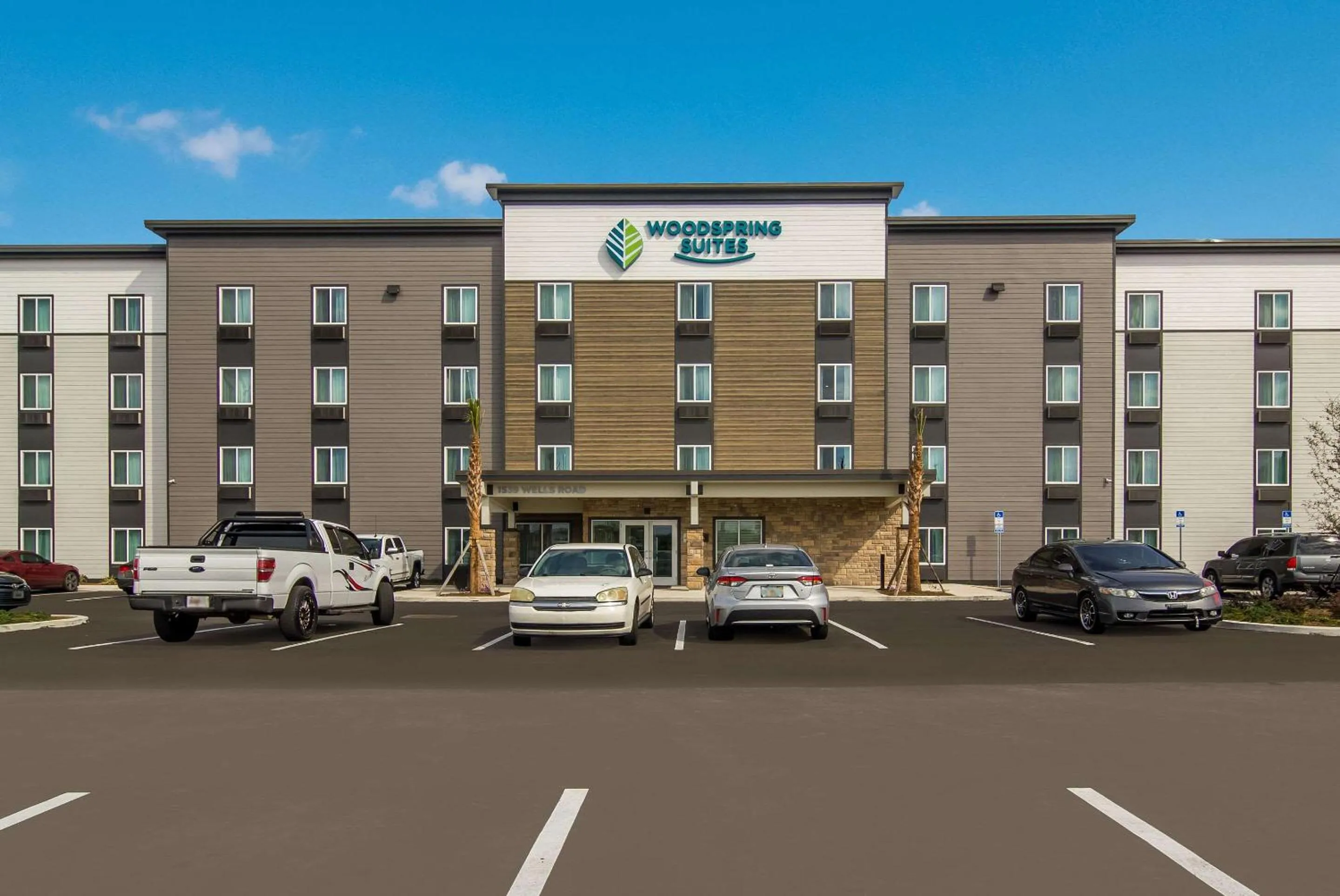 Property building in WoodSpring Suites Jacksonville Orange Park