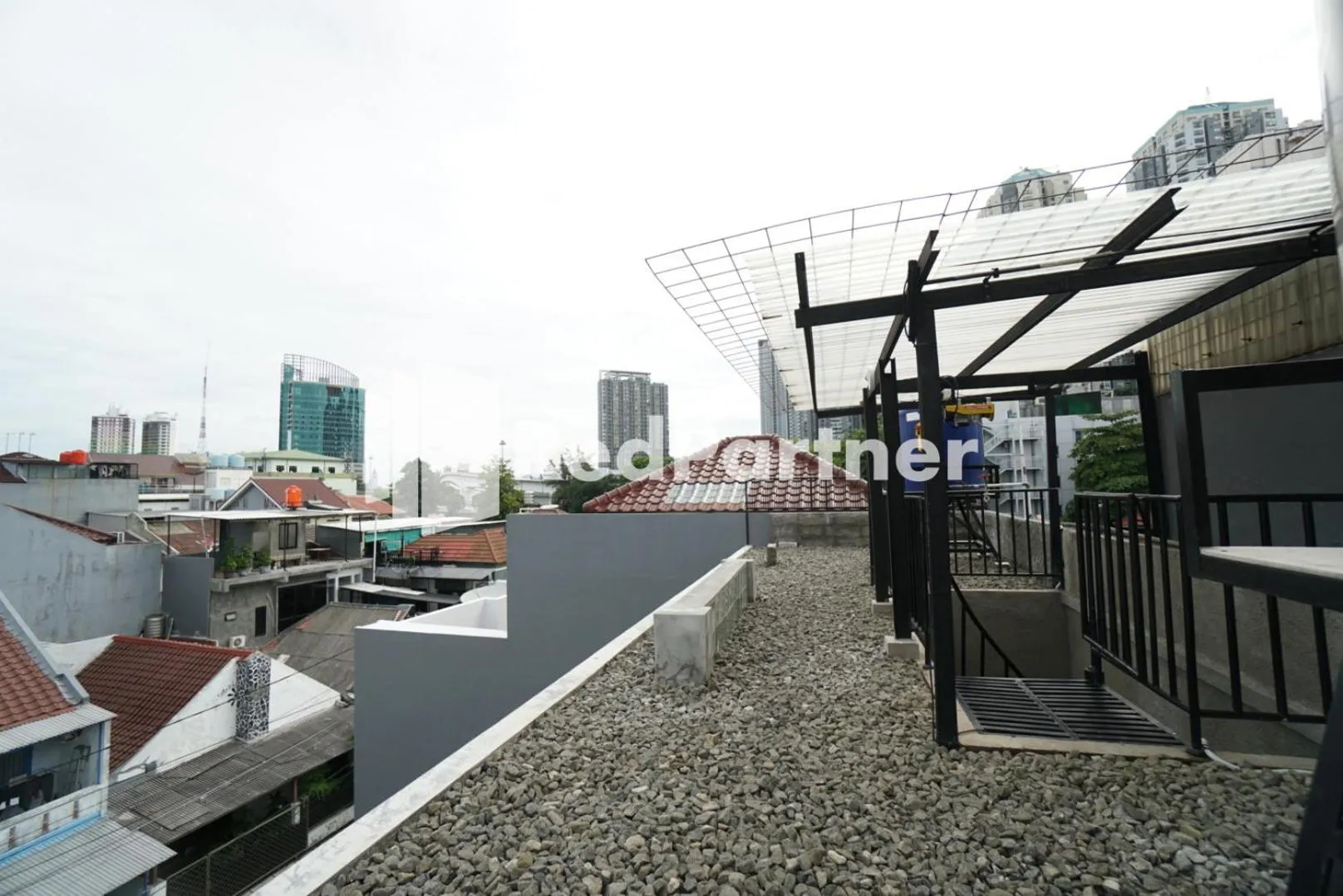 Balcony/Terrace in Tomang Gelong Guest House Syariah Mitra RedDoorz