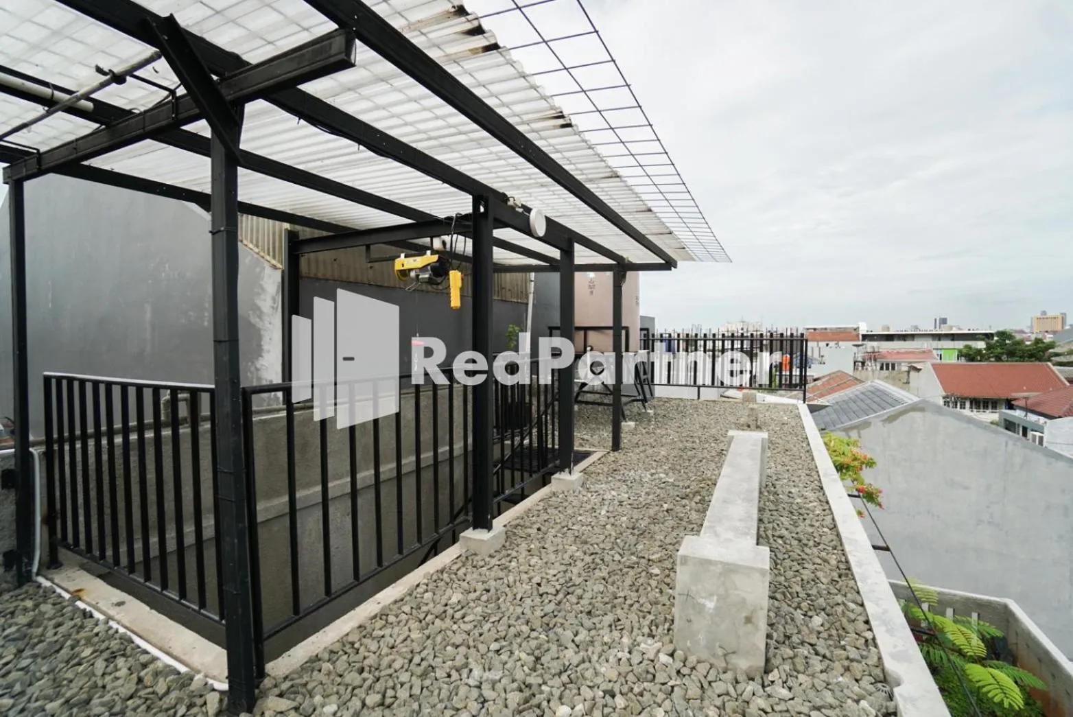 Balcony/Terrace in Tomang Gelong Guest House Syariah Mitra RedDoorz