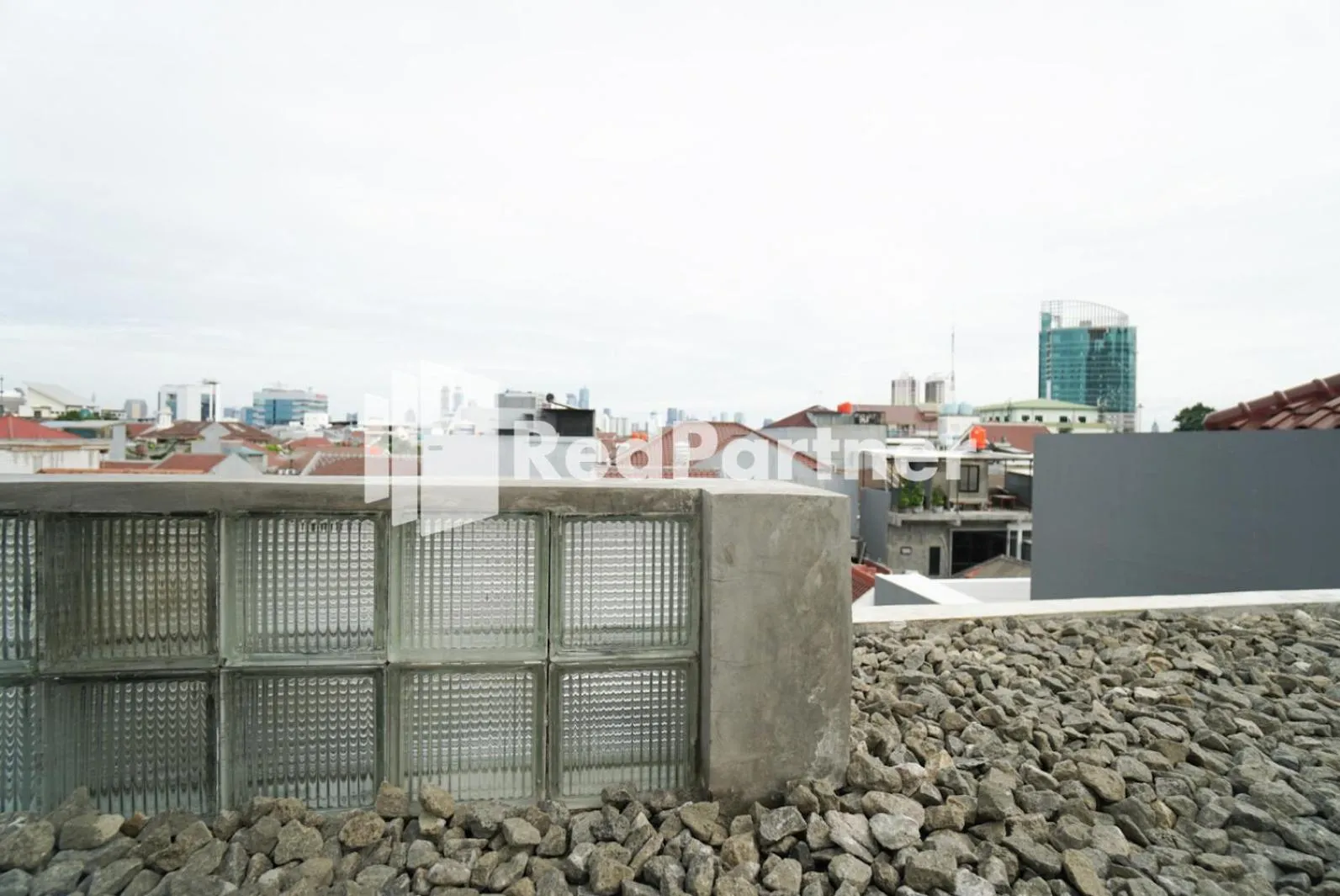 City view in Tomang Gelong Guest House Syariah Mitra RedDoorz