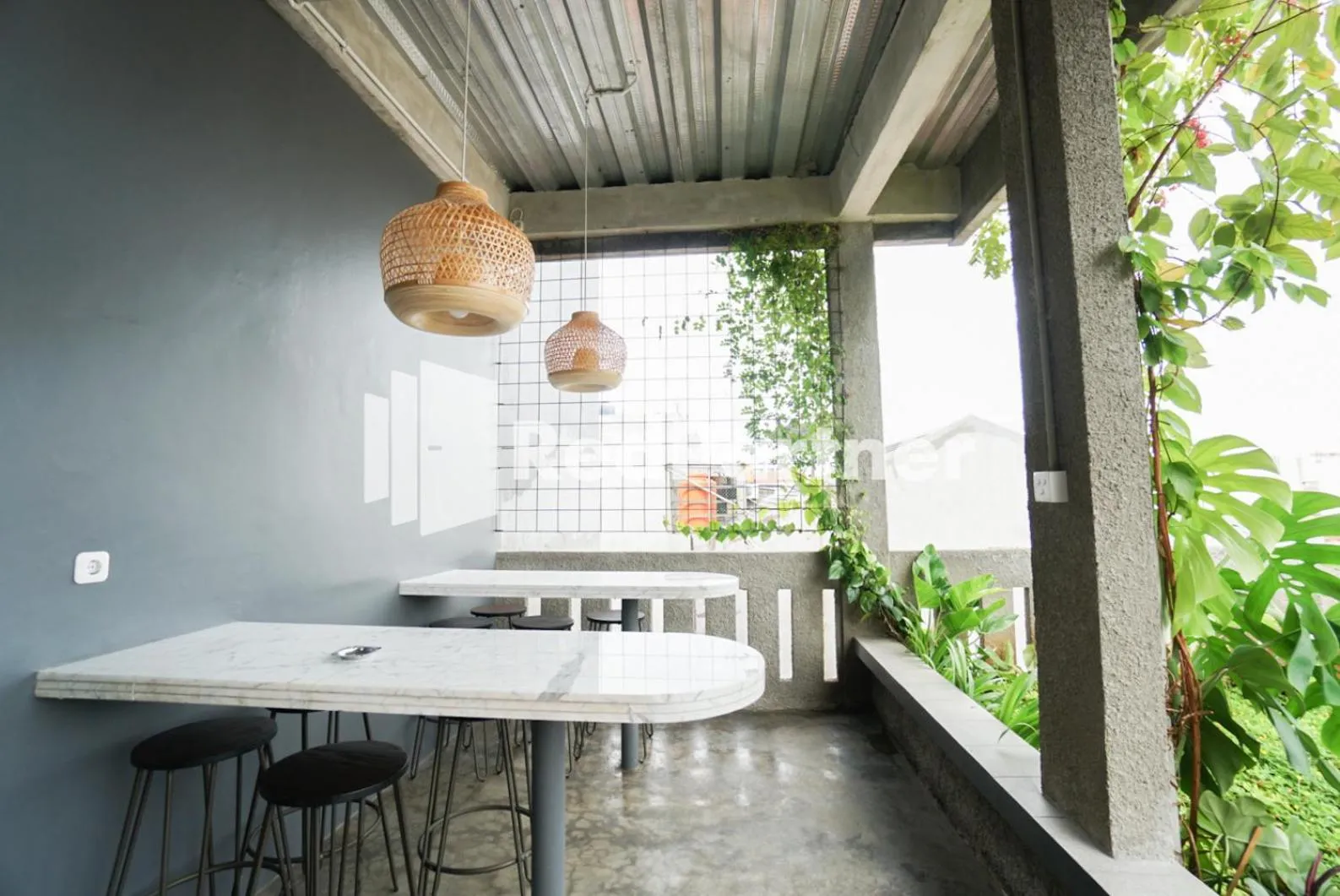 Balcony/Terrace in Tomang Gelong Guest House Syariah Mitra RedDoorz