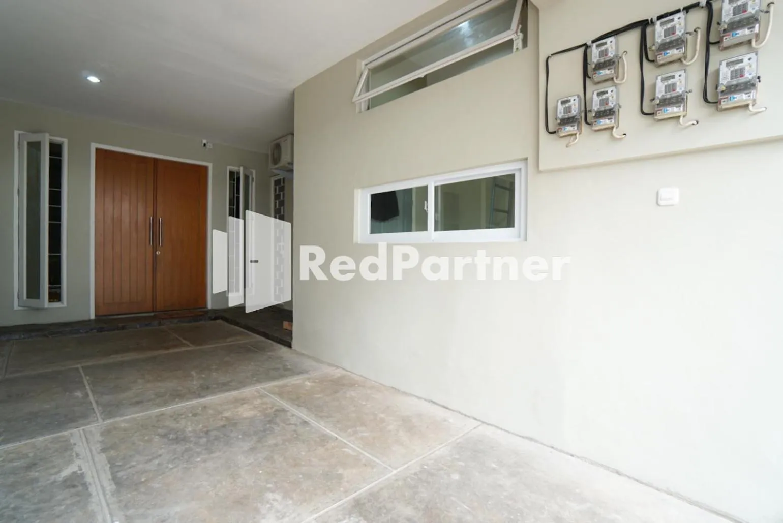 Lobby or reception in Tomang Gelong Guest House Syariah Mitra RedDoorz