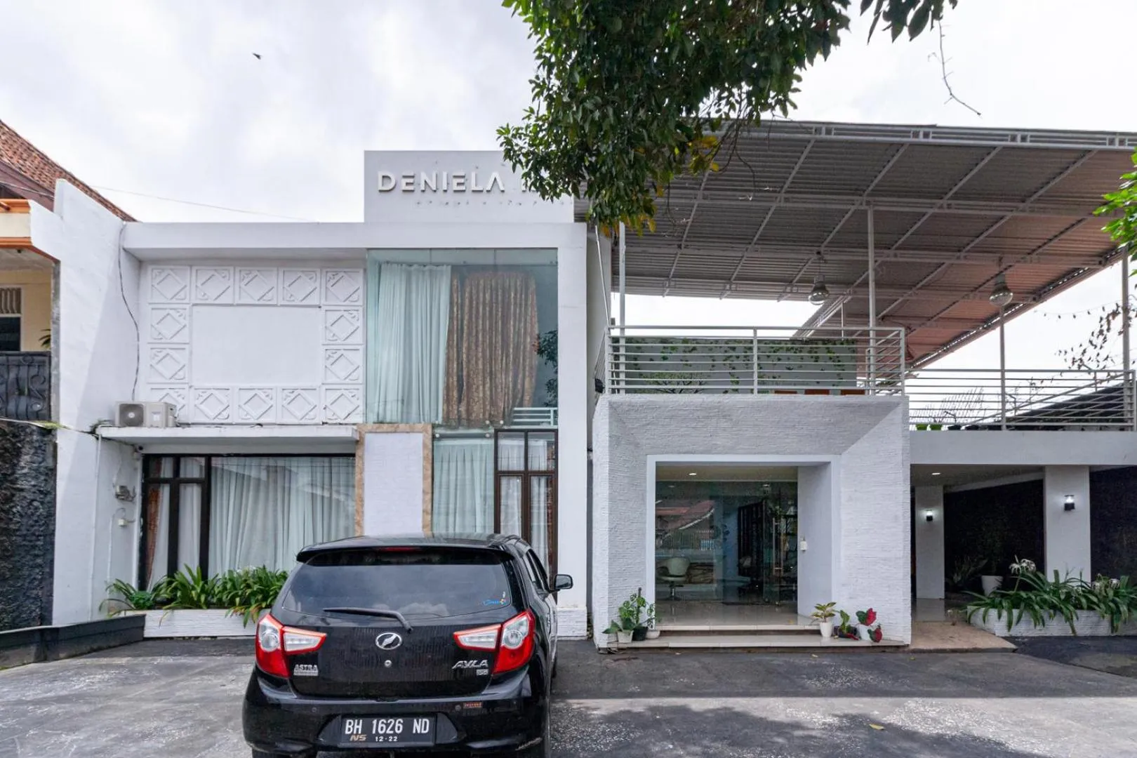 Property building in Urbanview Daniela Jambi by RedDoorz