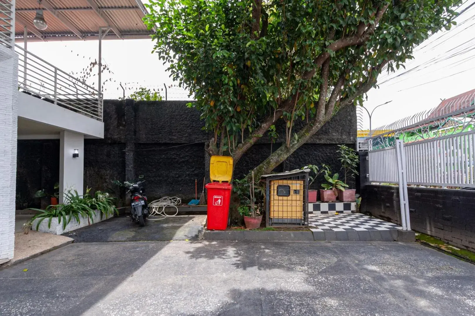 Property building in Urbanview Daniela Jambi by RedDoorz Property building in Urbanview Daniela Jambi by RedDoorz