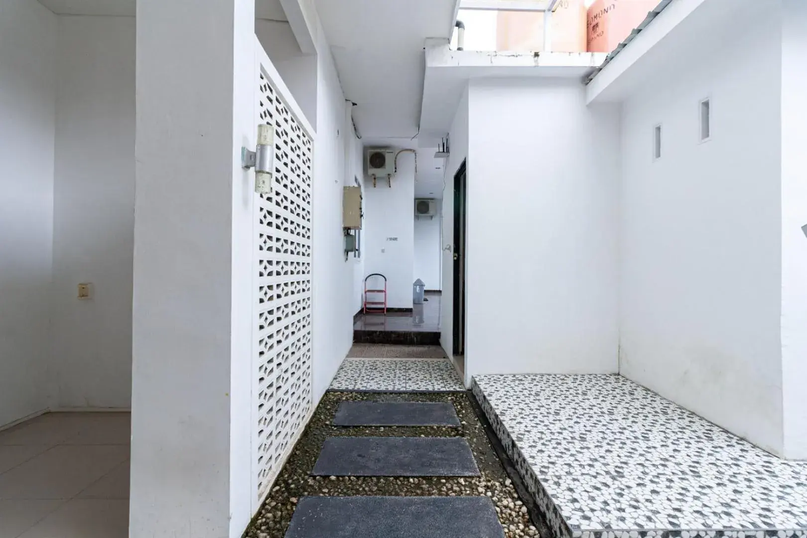 Property building in Urbanview Daniela Jambi by RedDoorz Property building in Urbanview Daniela Jambi by RedDoorz