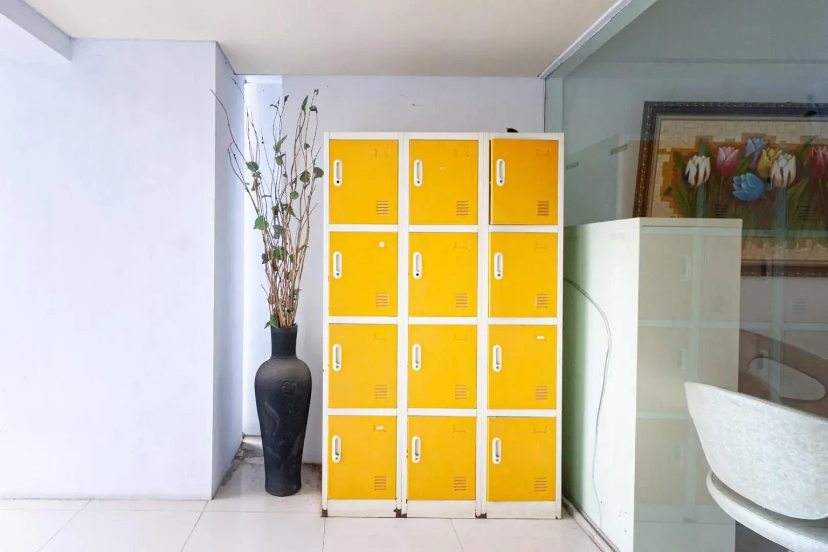 microwave in Urbanview Daniela Jambi by RedDoorz microwave in Urbanview Daniela Jambi by RedDoorz