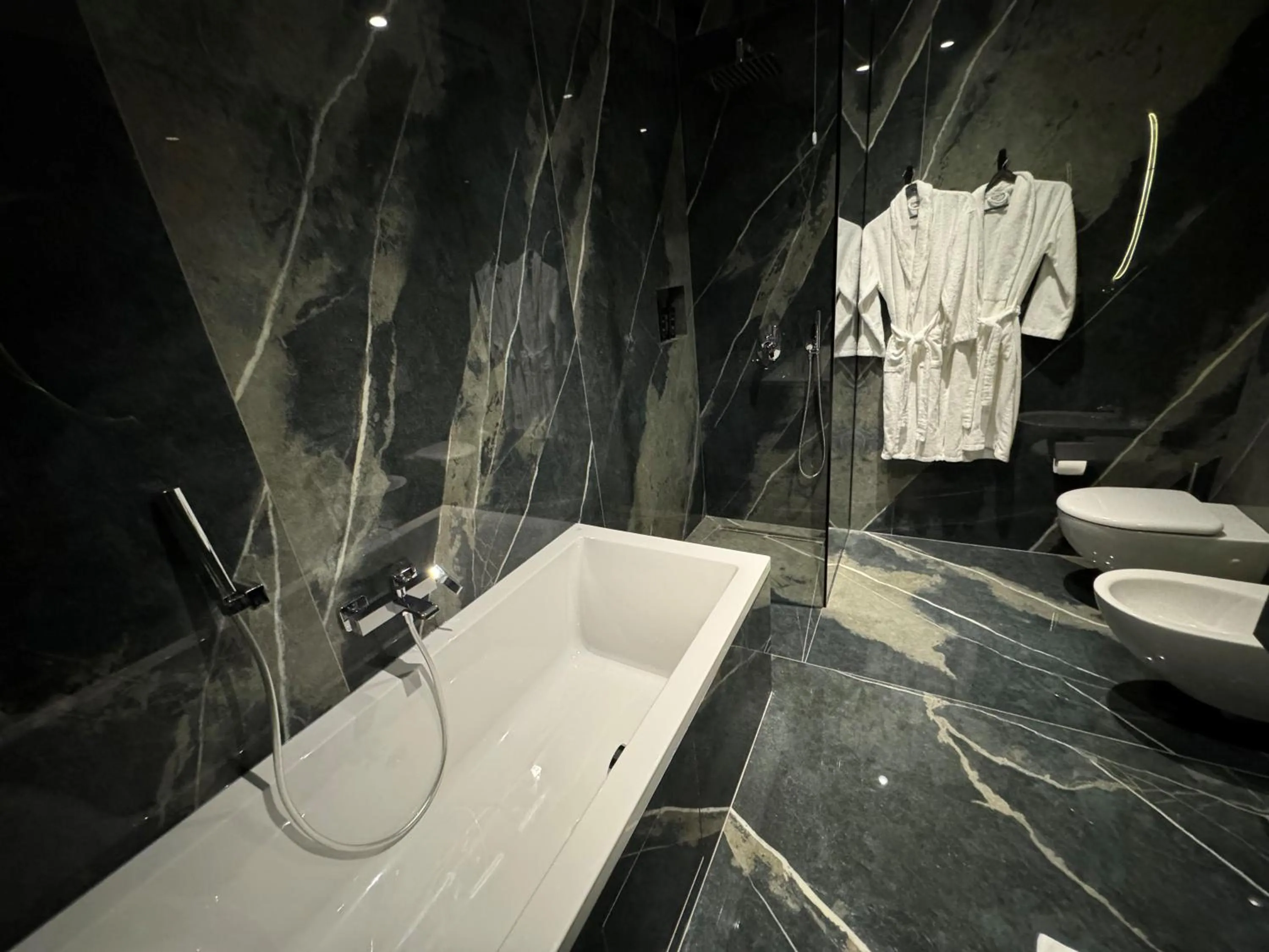 Shower in Arka Art Hotel