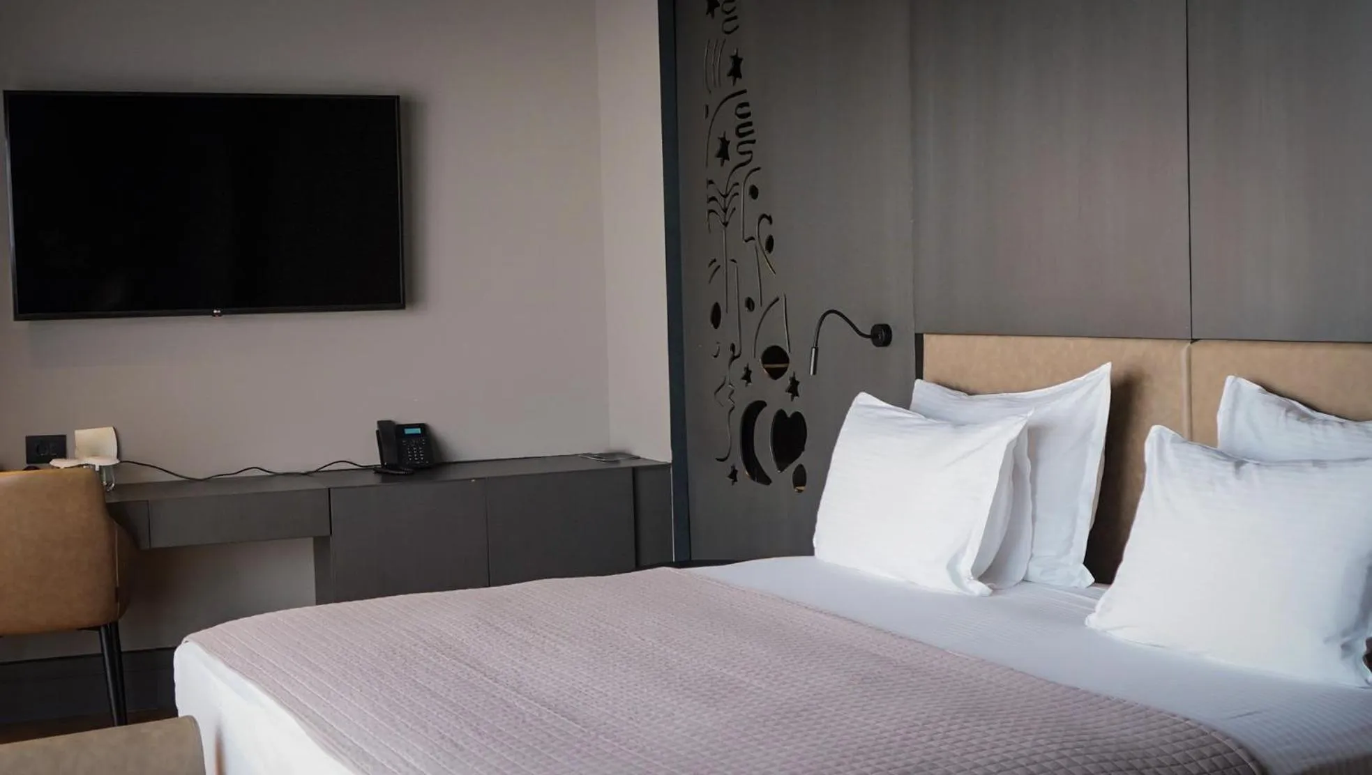 Bed in Arka Art Hotel