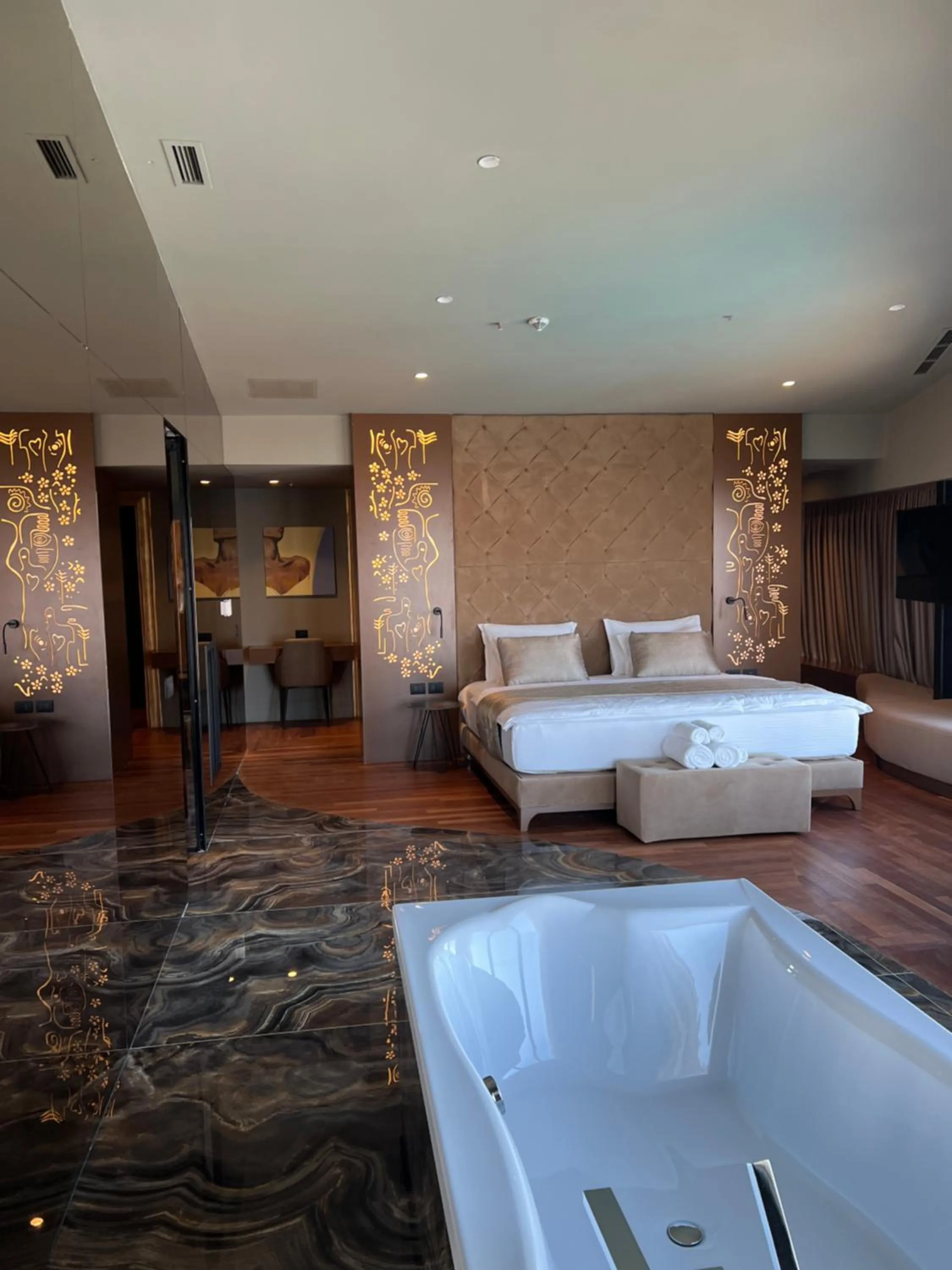 Bathroom, Bed in Arka Art Hotel