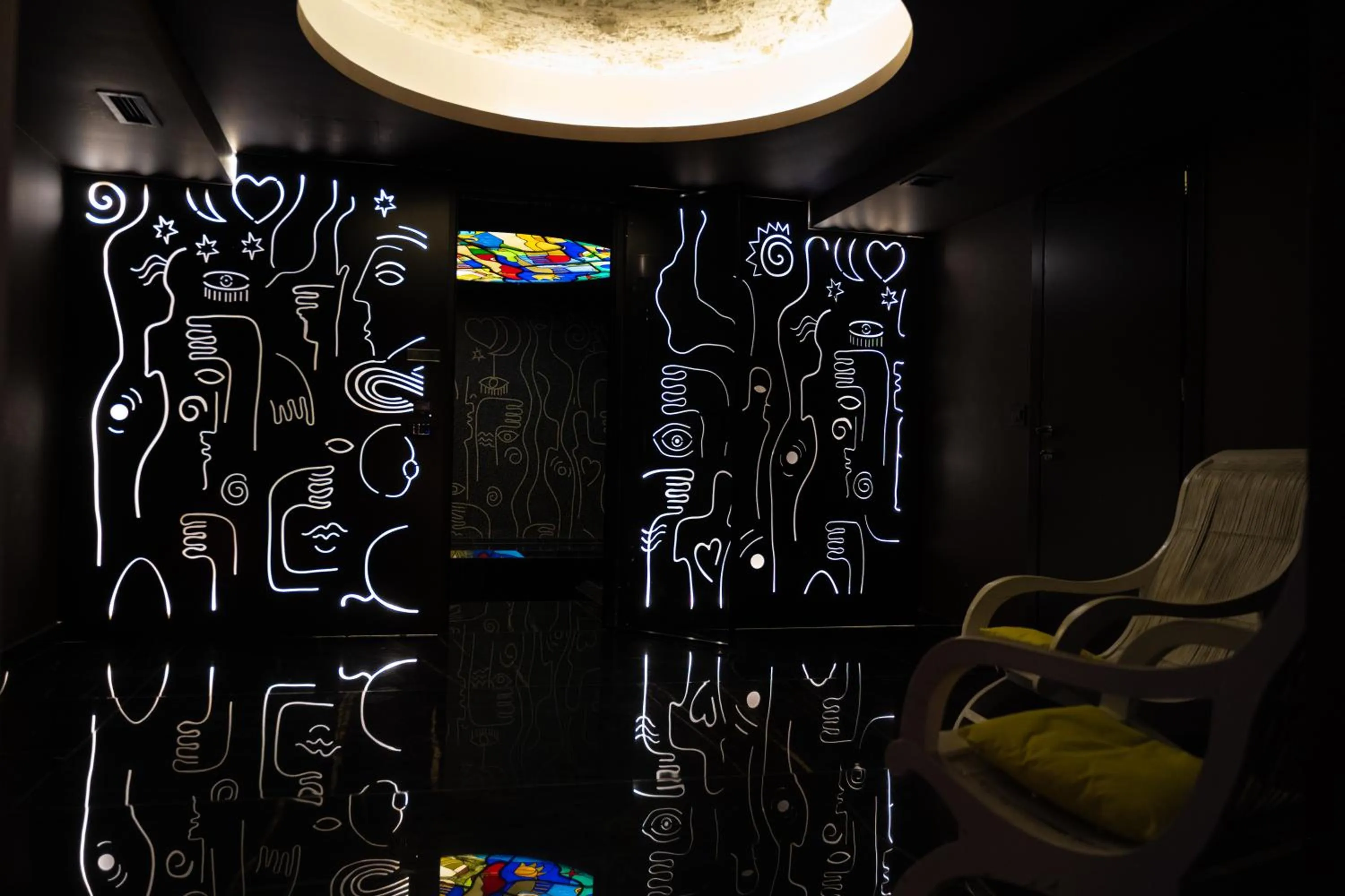 Shower in Arka Art Hotel