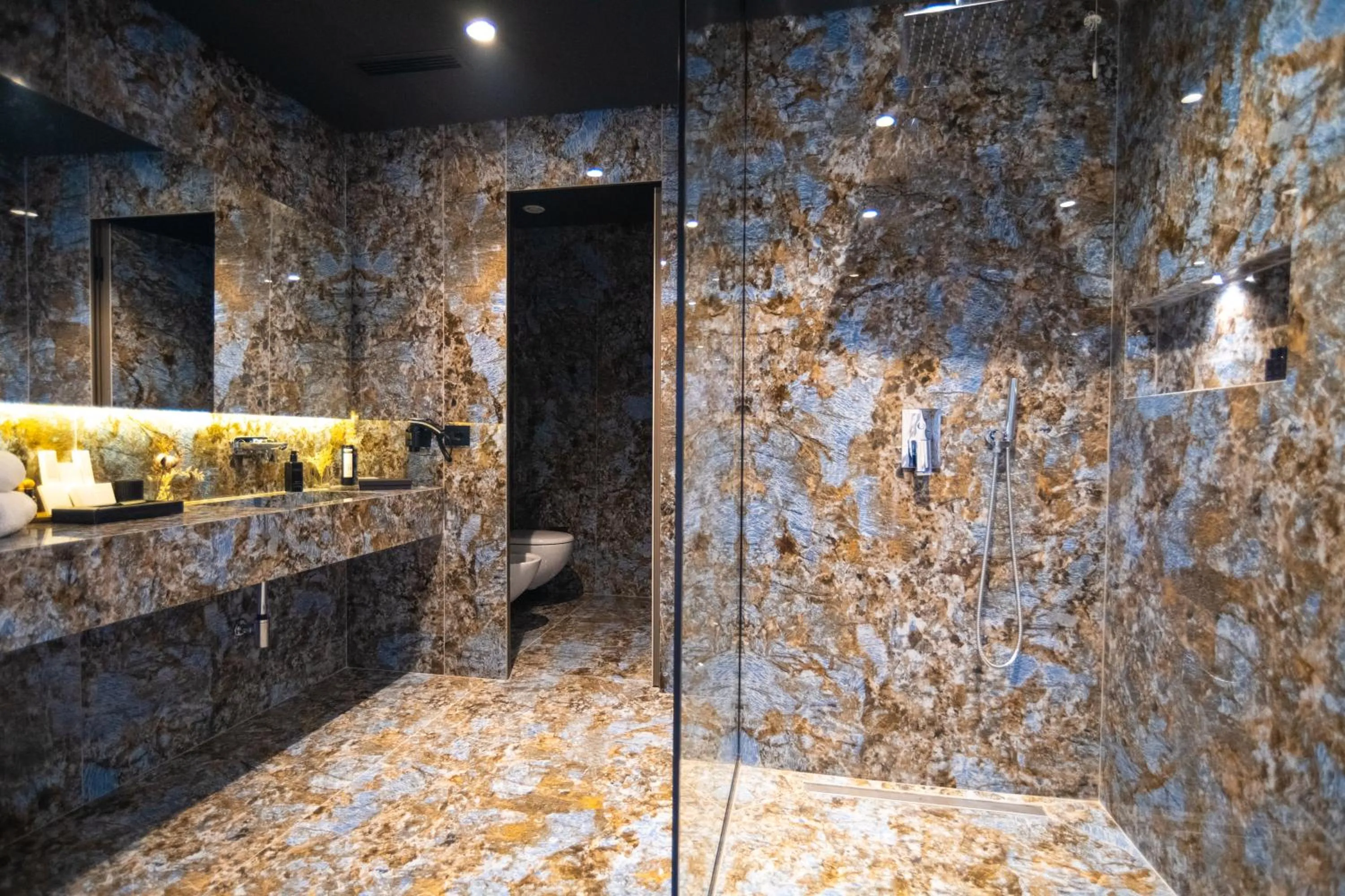 Bathroom in Arka Art Hotel