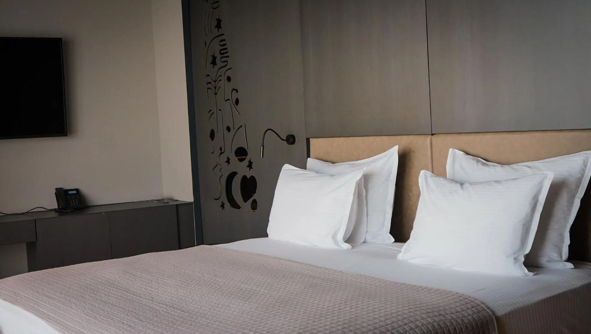 Bed in Arka Art Hotel