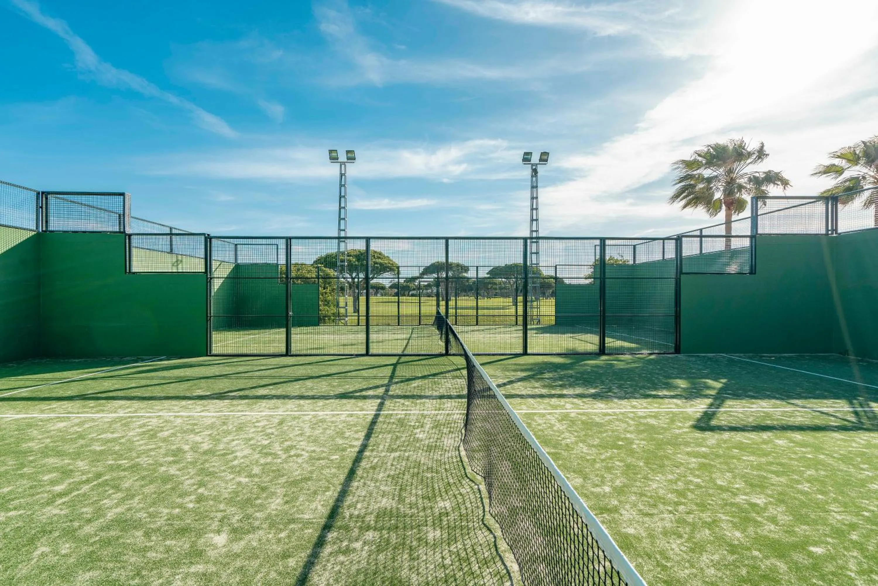 Tennis court in Vincci Resort Costa Golf