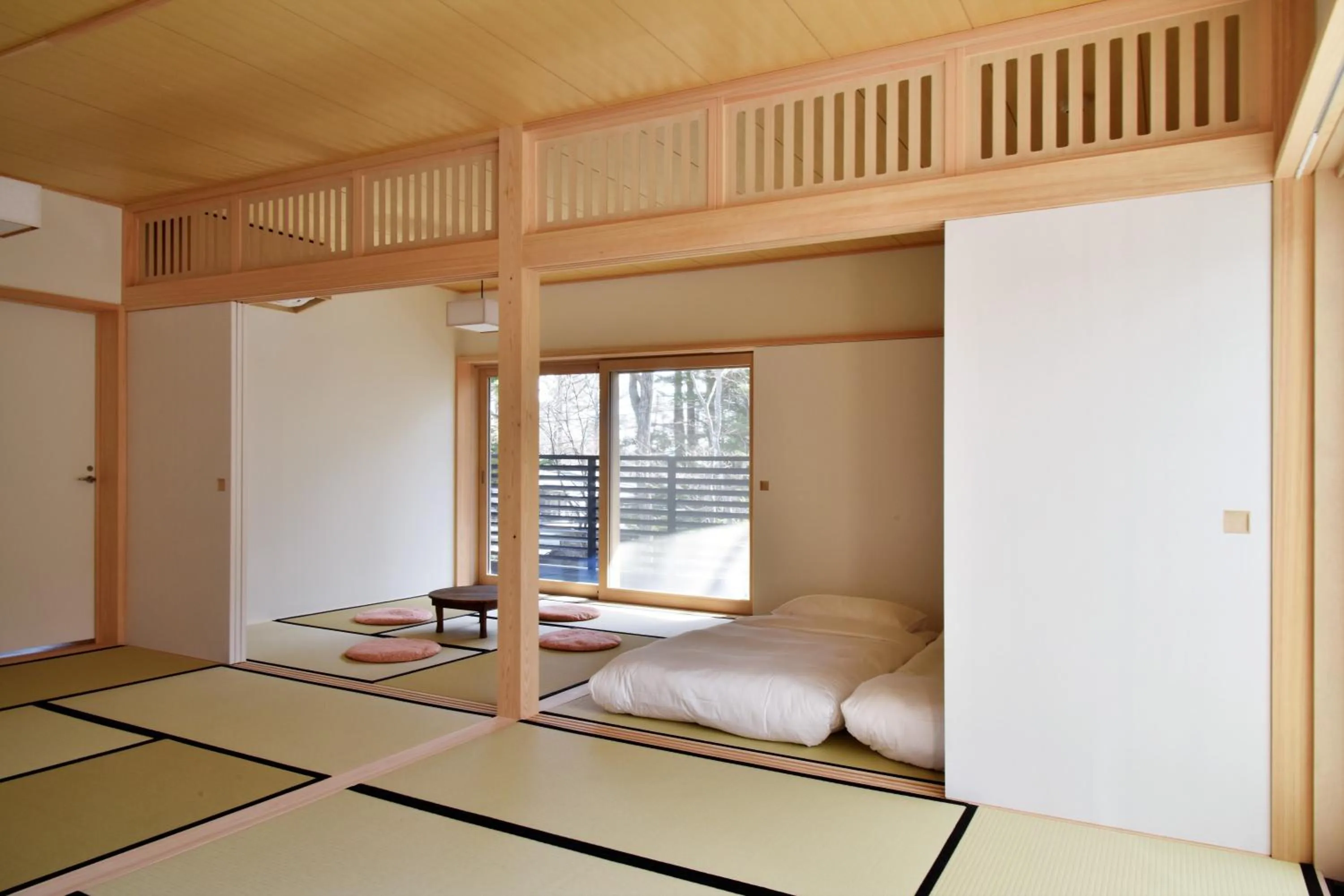 Photo of the whole room, Bed in SHISHI-IWA HOUSE Karuizawa