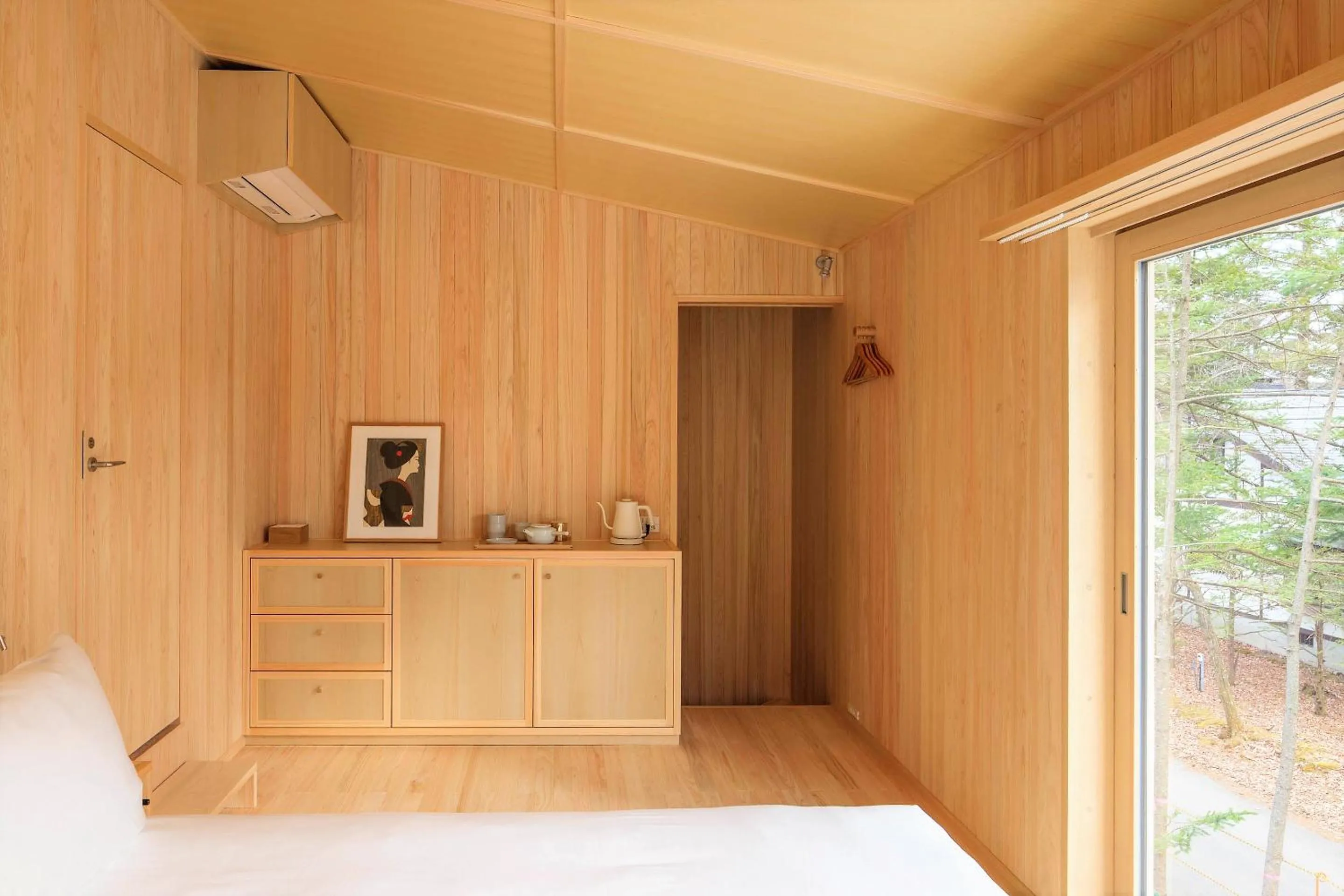 Photo of the whole room, Bed in SHISHI-IWA HOUSE Karuizawa
