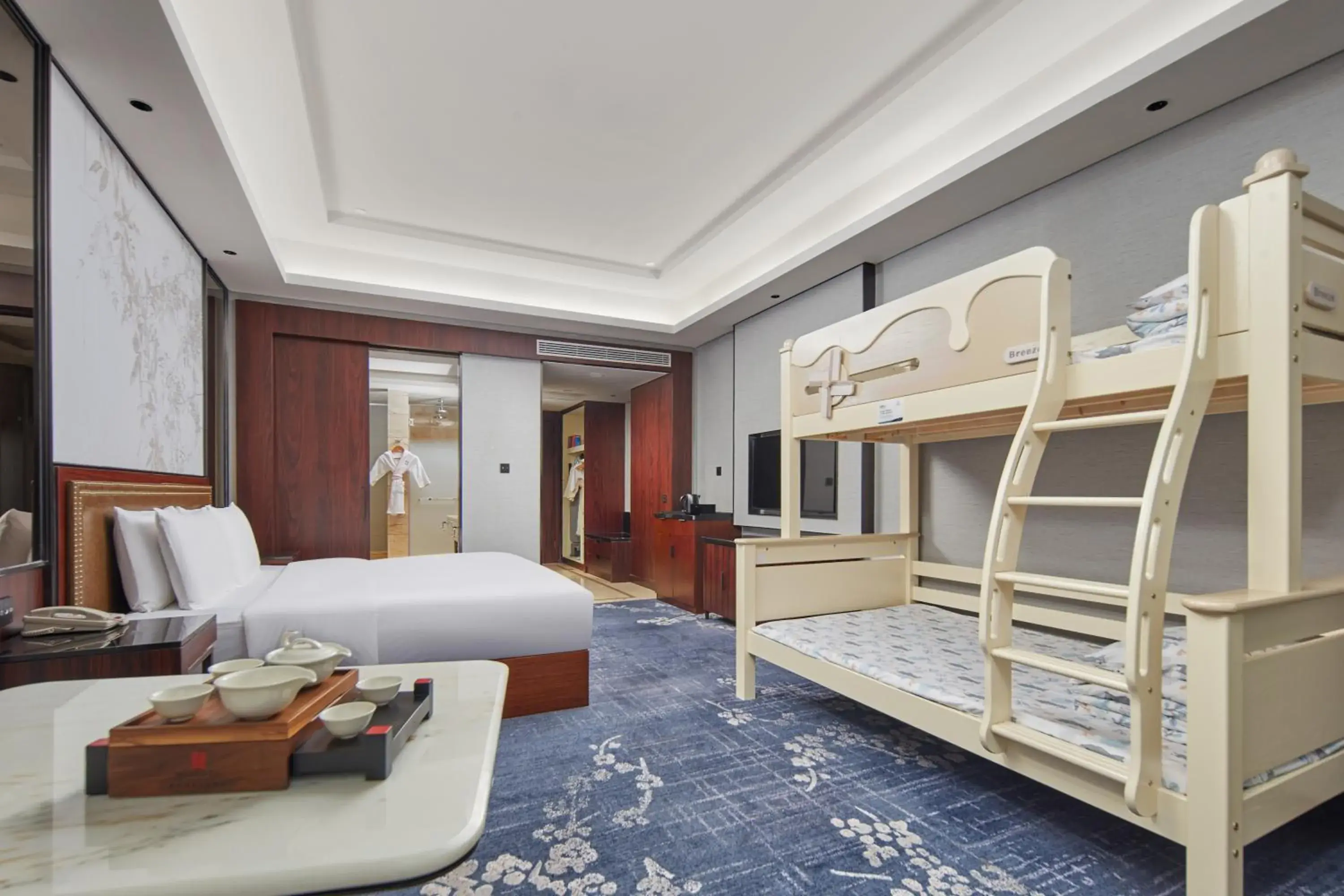 Photo of the whole room, Bed in Hualuxe Leshan, an IHG Hotel Photo of the whole room, Bed in Hualuxe Leshan, an IHG Hotel