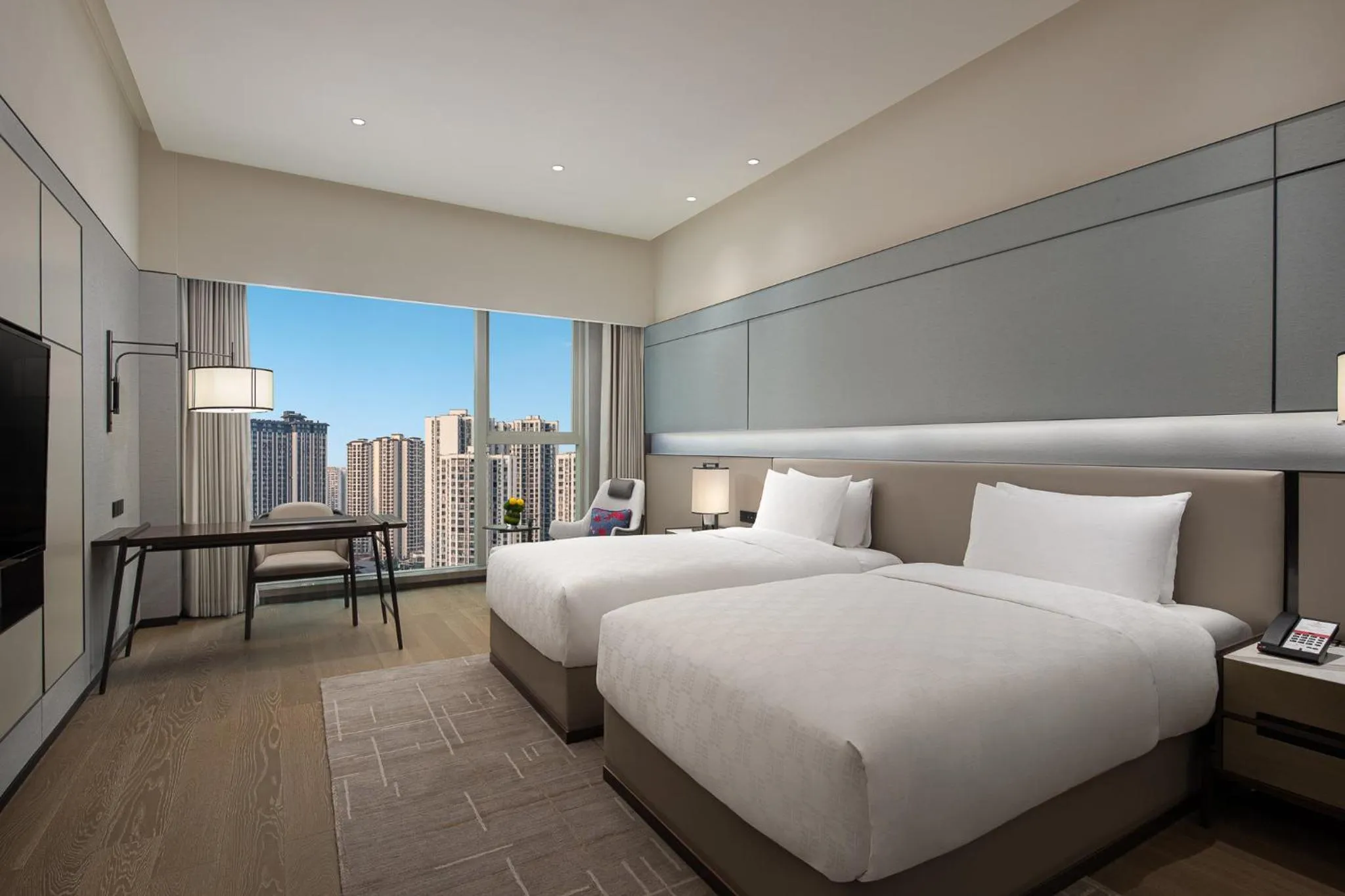 Photo of the whole room, Bed in Hualuxe Leshan, an IHG Hotel