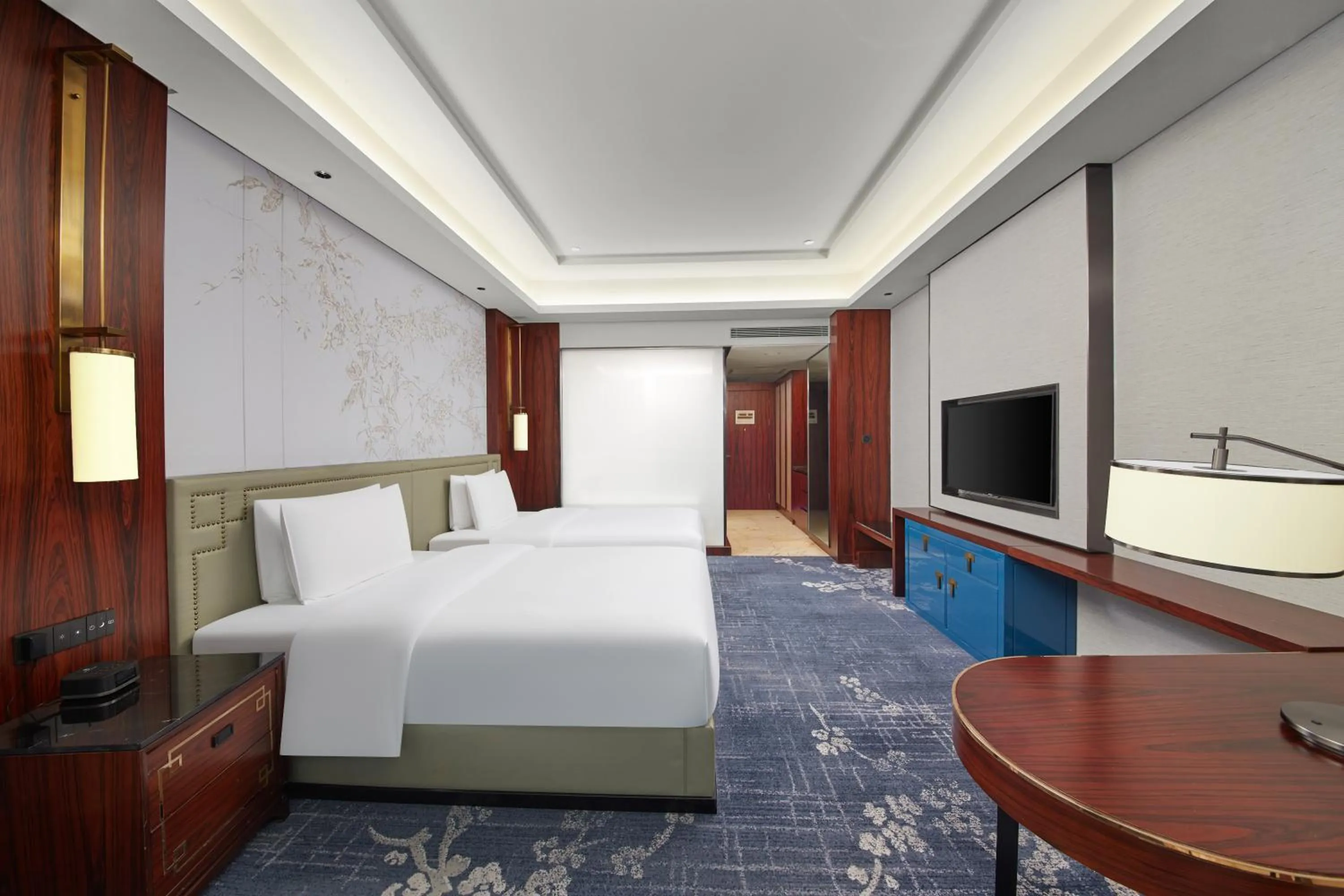 Bed in Hualuxe Leshan, an IHG Hotel