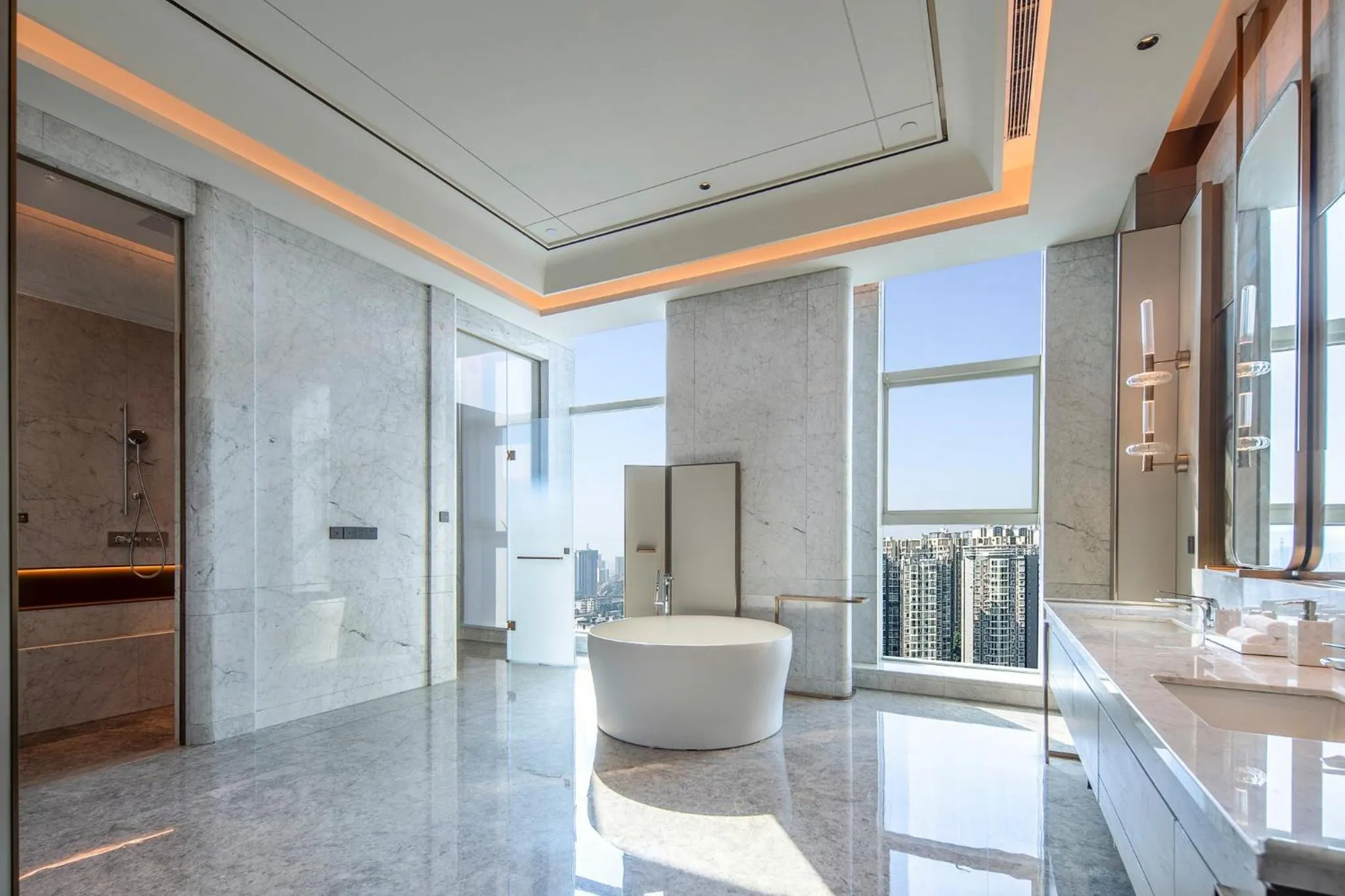 Bathroom in Hualuxe Leshan, an IHG Hotel