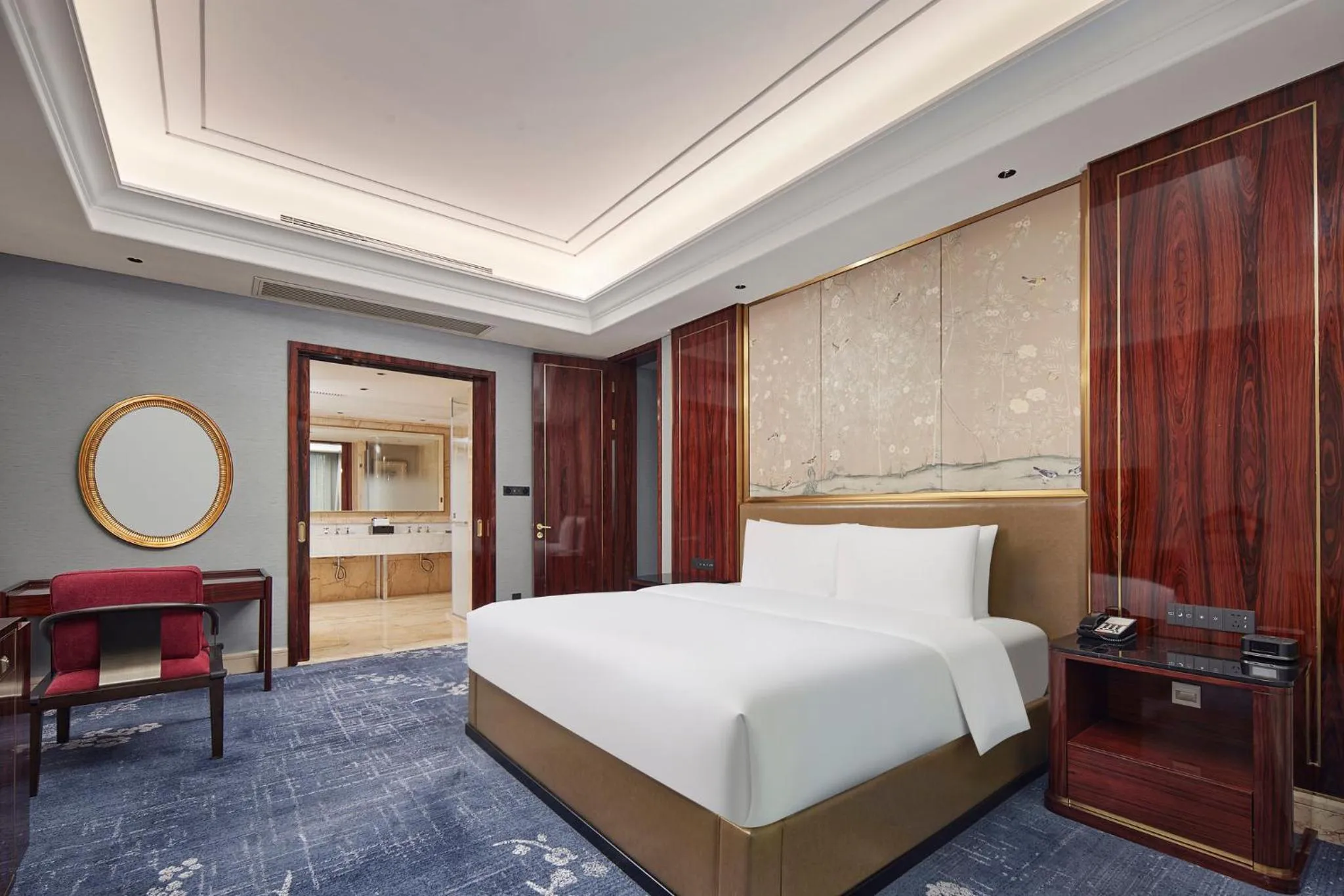 Photo of the whole room, Bed in Hualuxe Leshan, an IHG Hotel