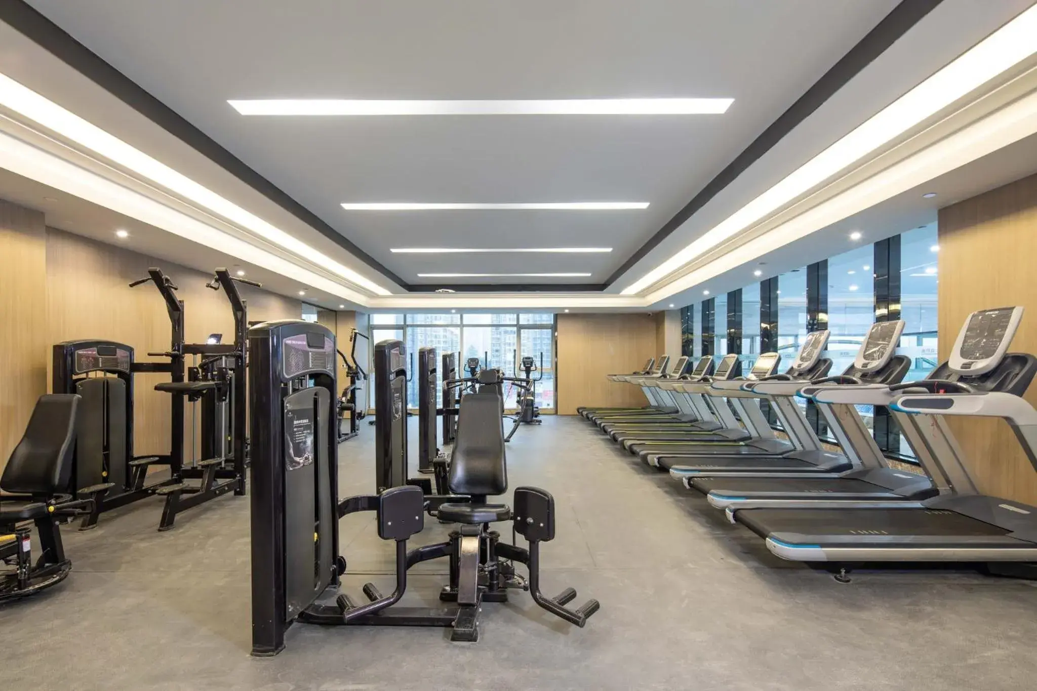 Fitness centre/facilities in Hualuxe Leshan, an IHG Hotel Fitness centre/facilities in Hualuxe Leshan, an IHG Hotel