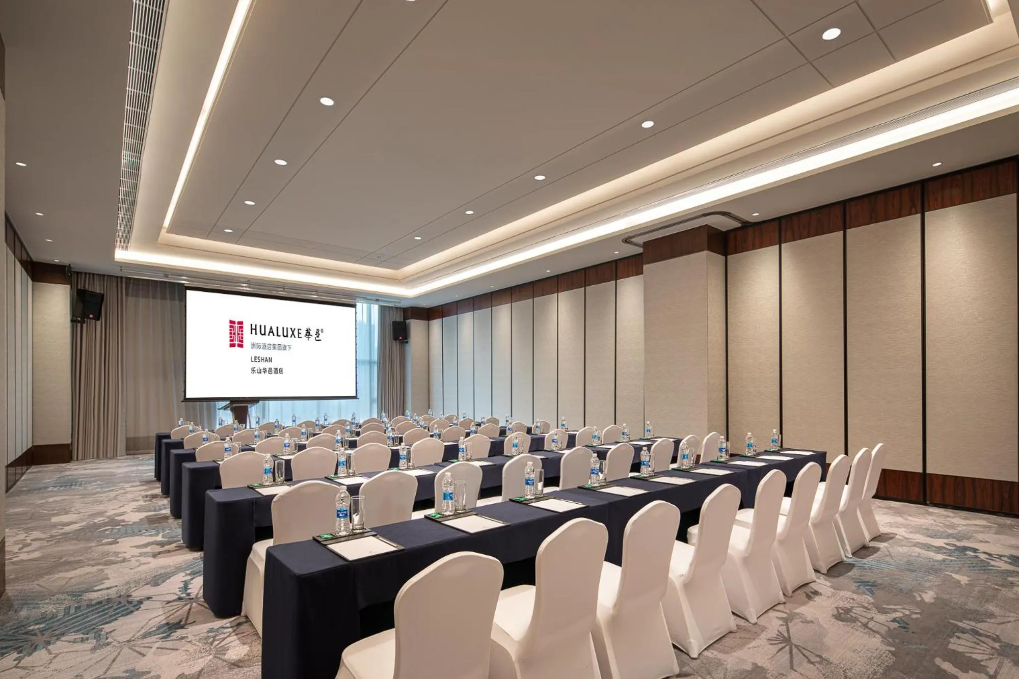 Meeting/conference room in Hualuxe Leshan, an IHG Hotel