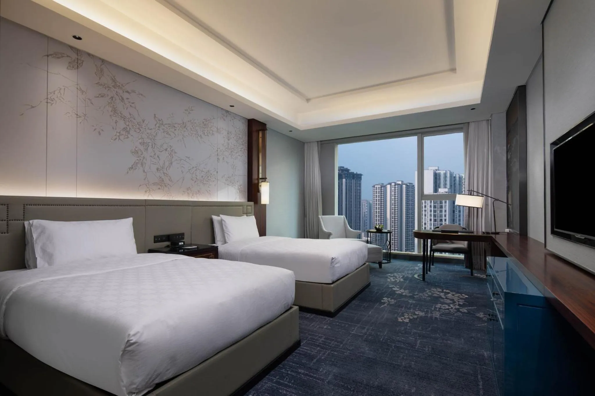 Photo of the whole room, Bed in Hualuxe Leshan, an IHG Hotel