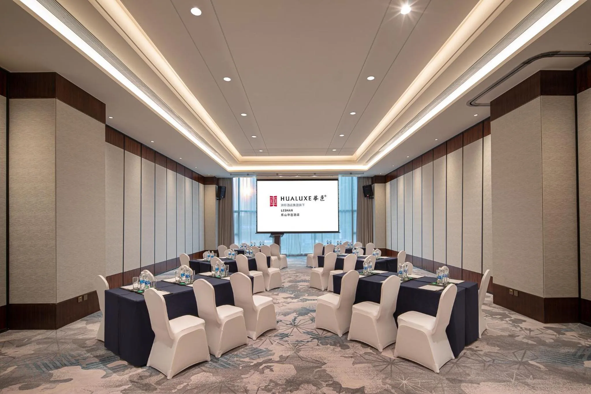 Meeting/conference room in Hualuxe Leshan, an IHG Hotel