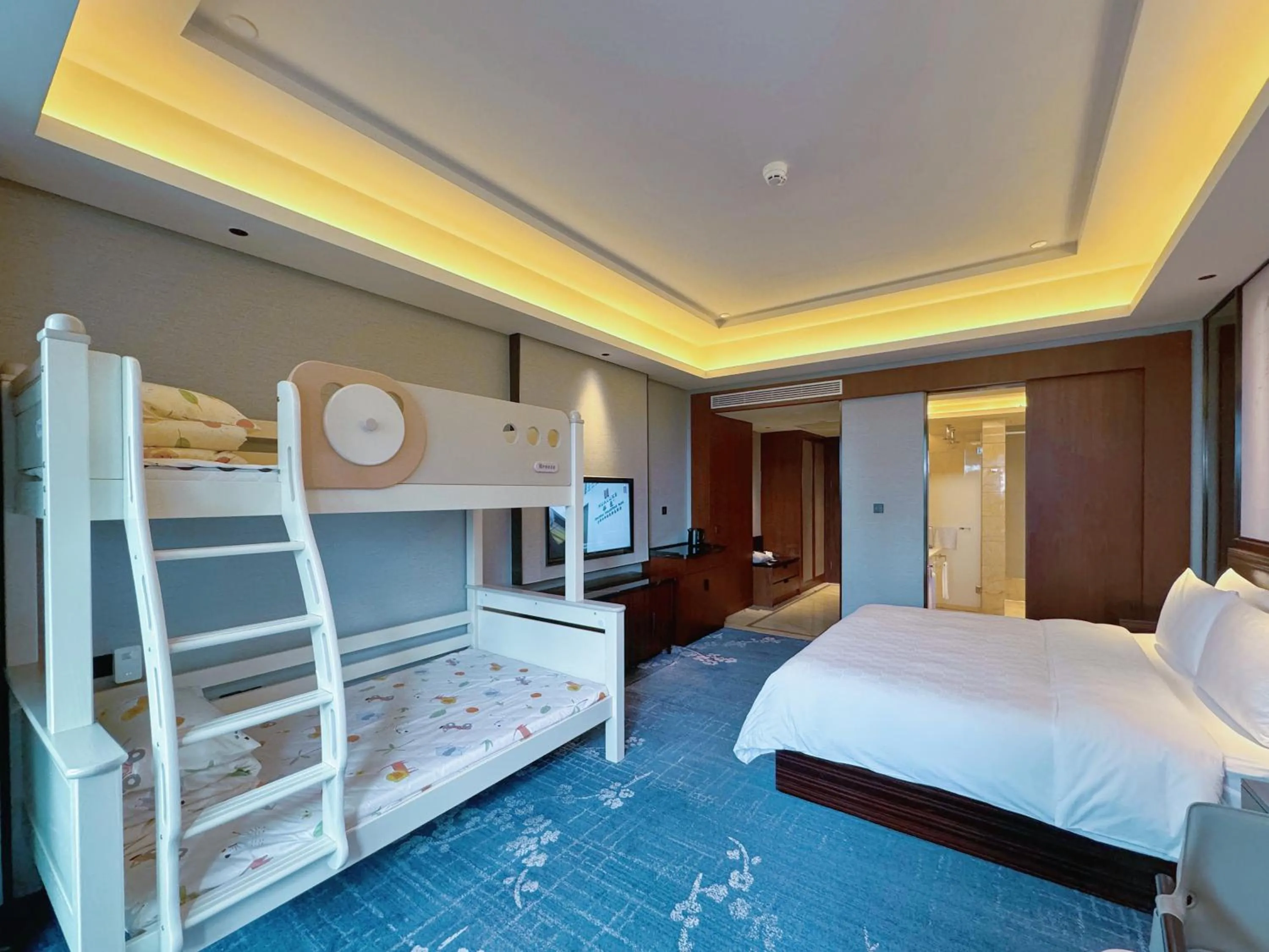 Bedroom, Bed in Hualuxe Leshan, an IHG Hotel