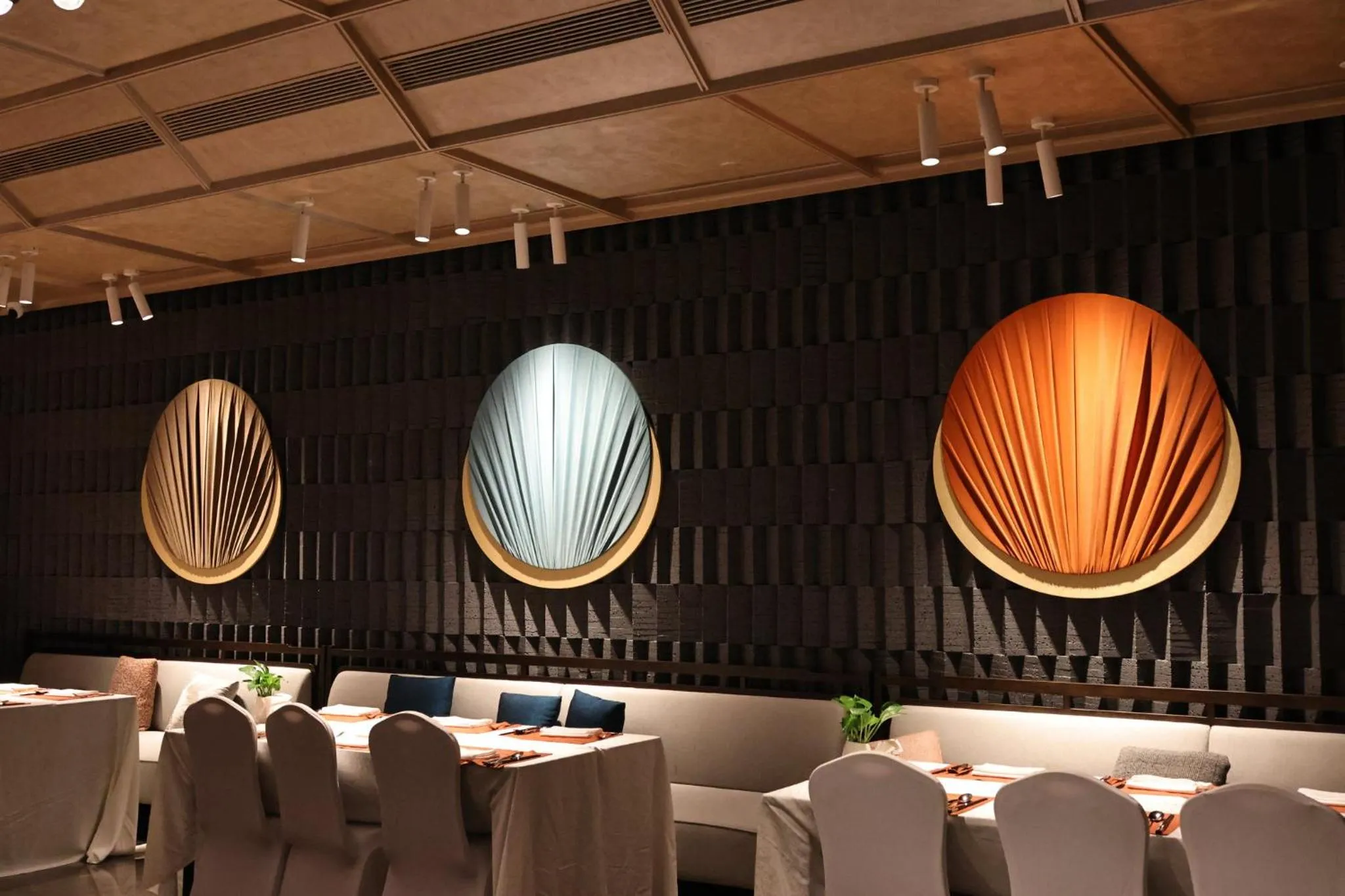 Restaurant/places to eat in Hualuxe Leshan, an IHG Hotel